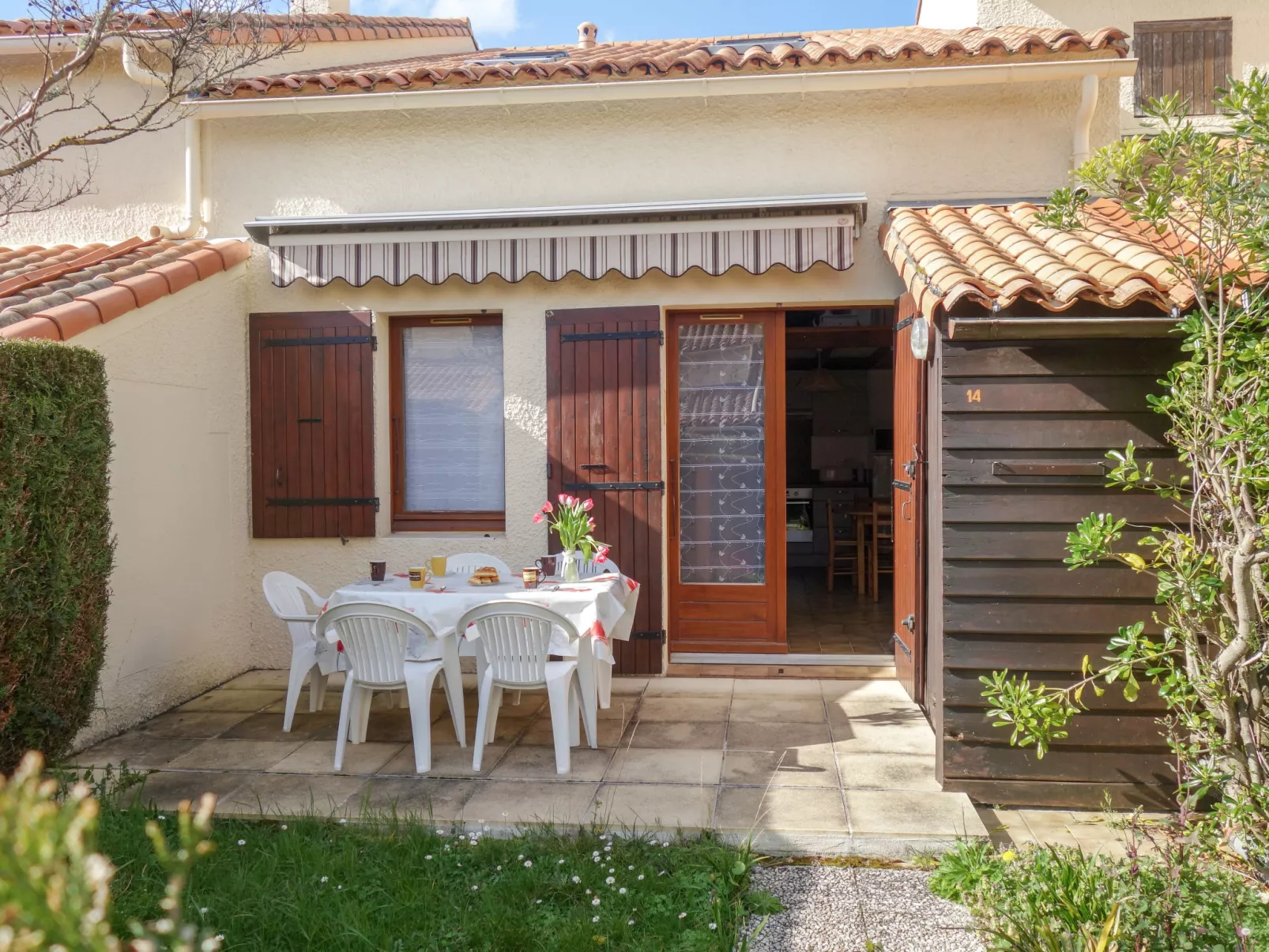Hameau des Flots-Outside