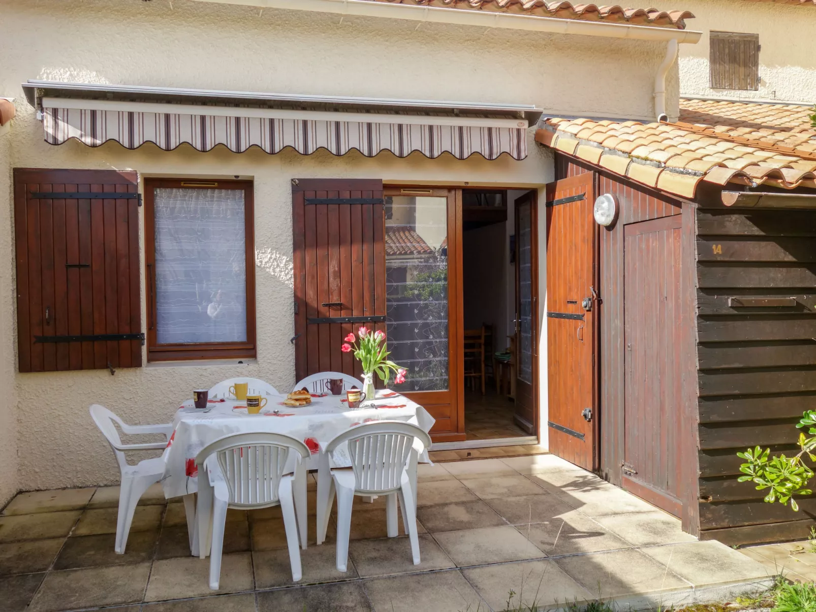 Hameau des Flots-Outside
