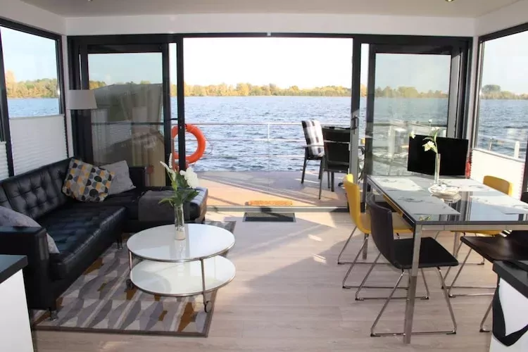 Floating 44 / Boot 5 / 4 Personen-Living room
