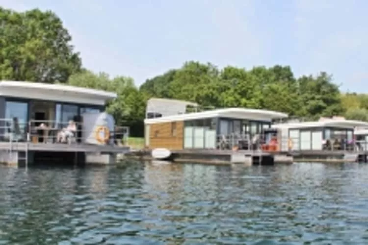 Floating 44 / Boot 7 / 4 Personen-Exterior summer