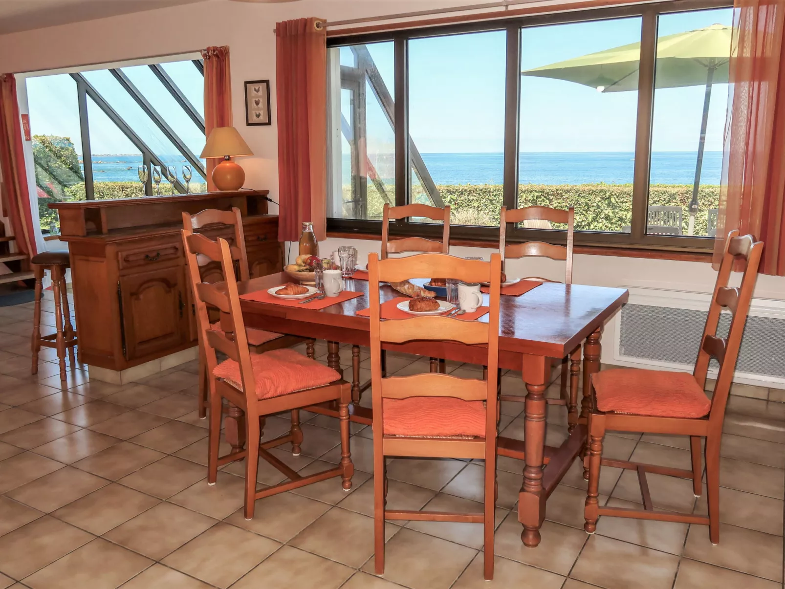 Les Romarins-Inside