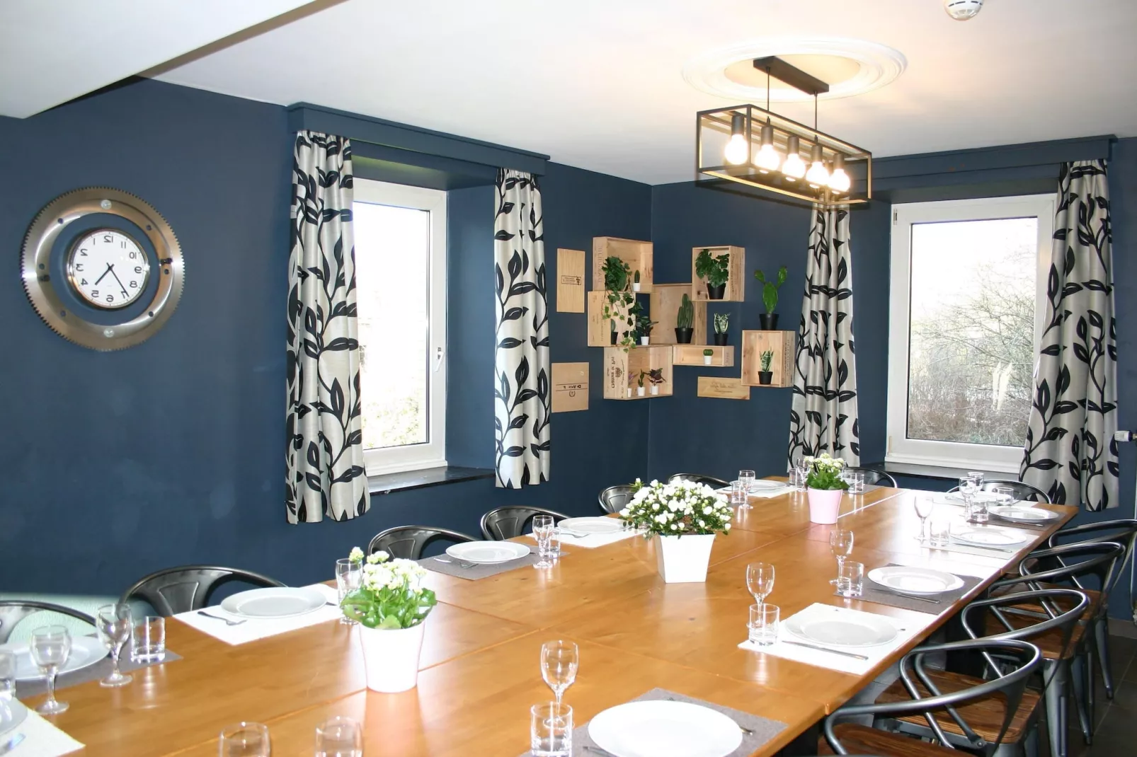 A la lisière de la forêt-Dining room