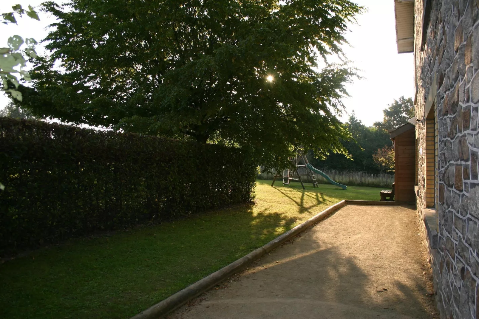 A la lisière de la forêt-Gardens summer