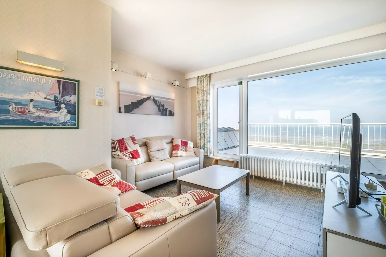 Magellan 701-Living room
