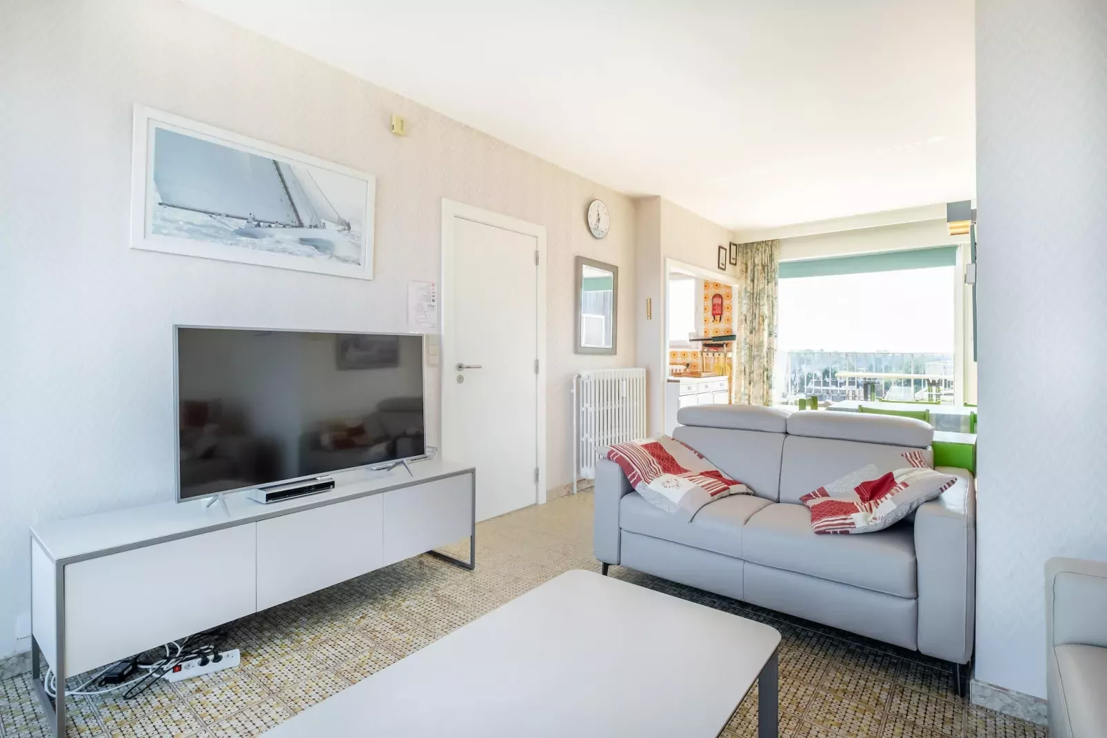 Magellan 701-Living room