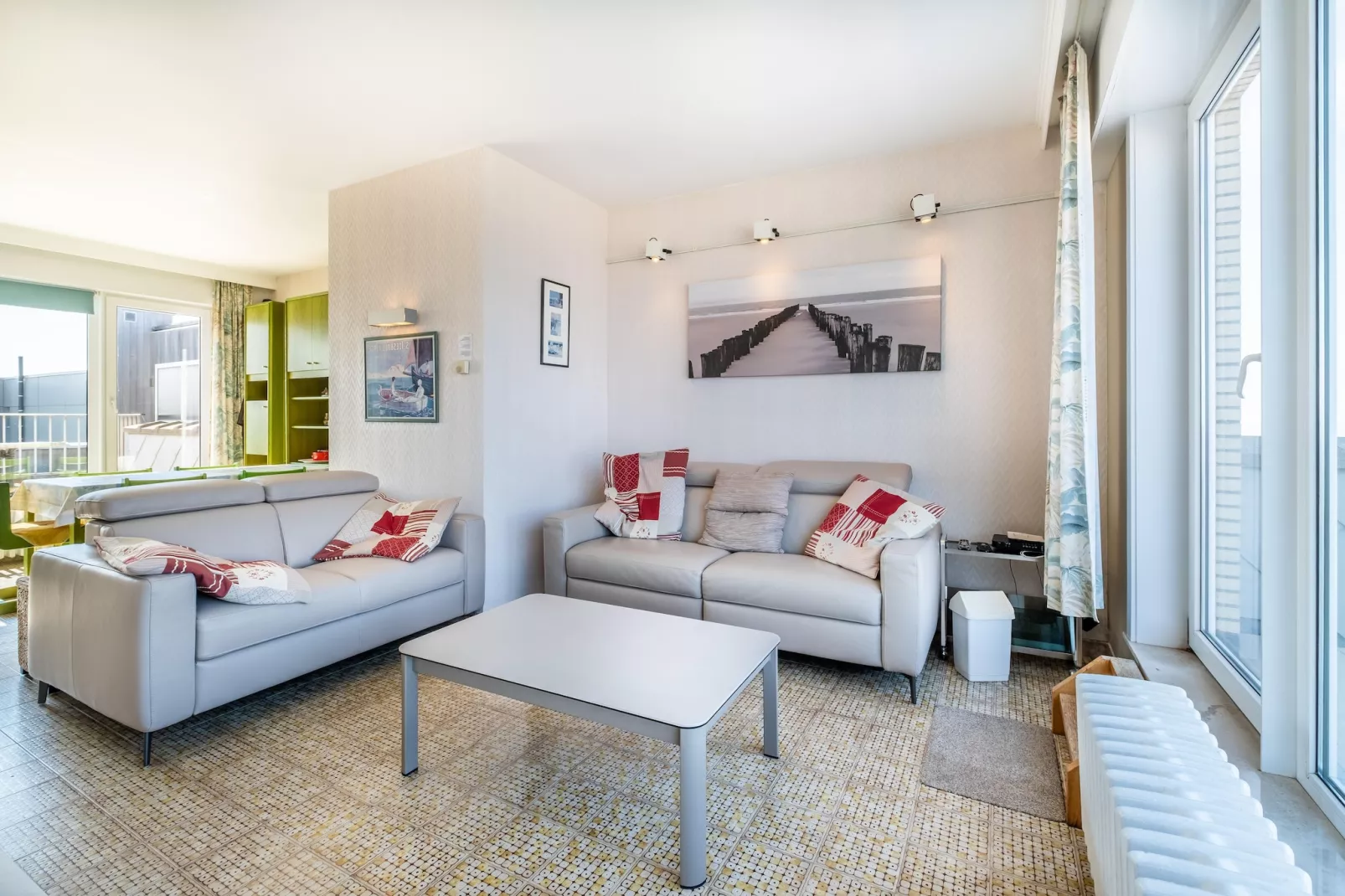 Magellan 701-Living room