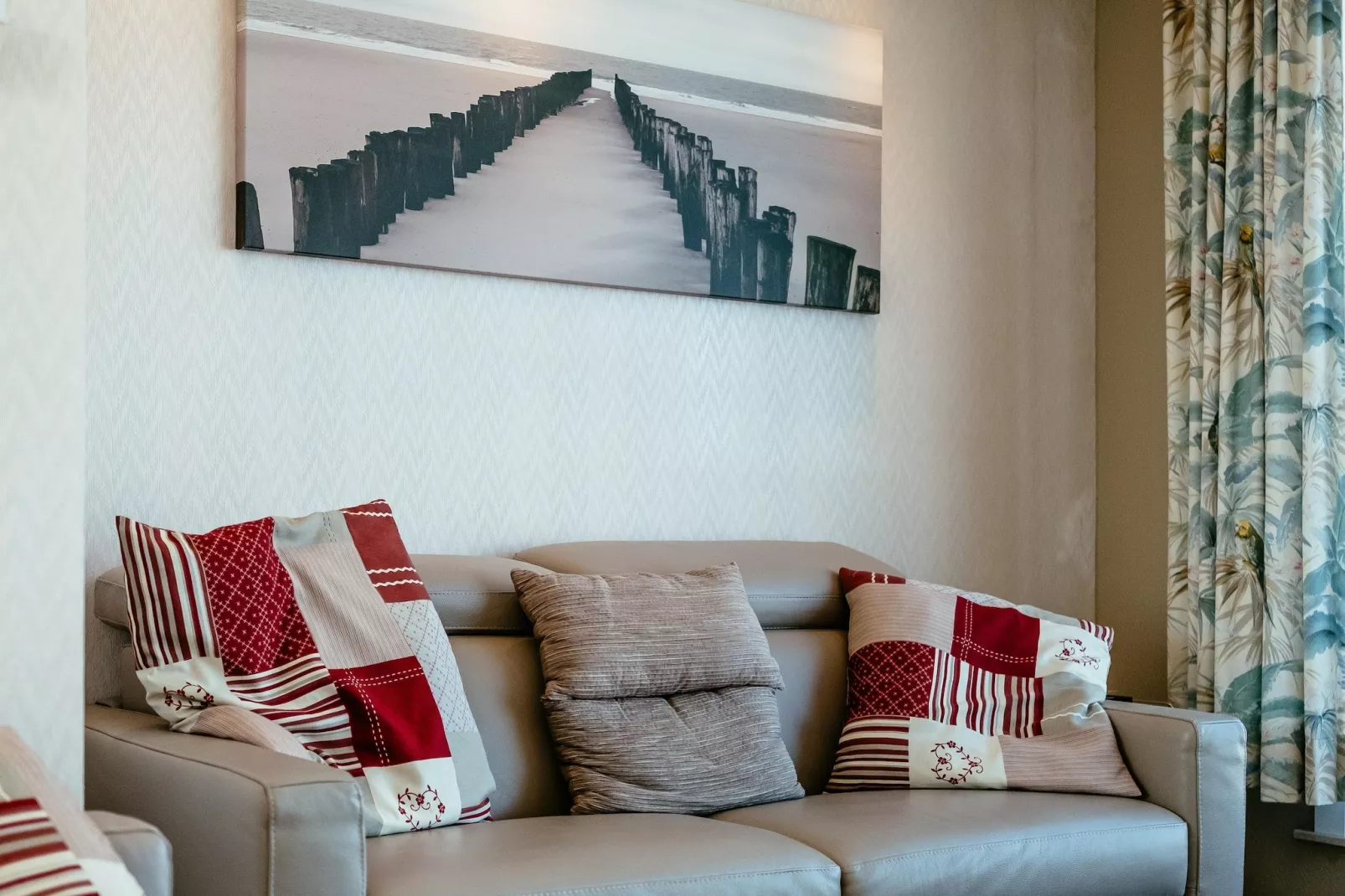Magellan 701-Living room