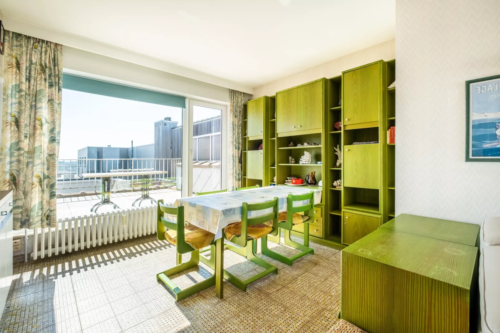 Magellan 701-Dining room
