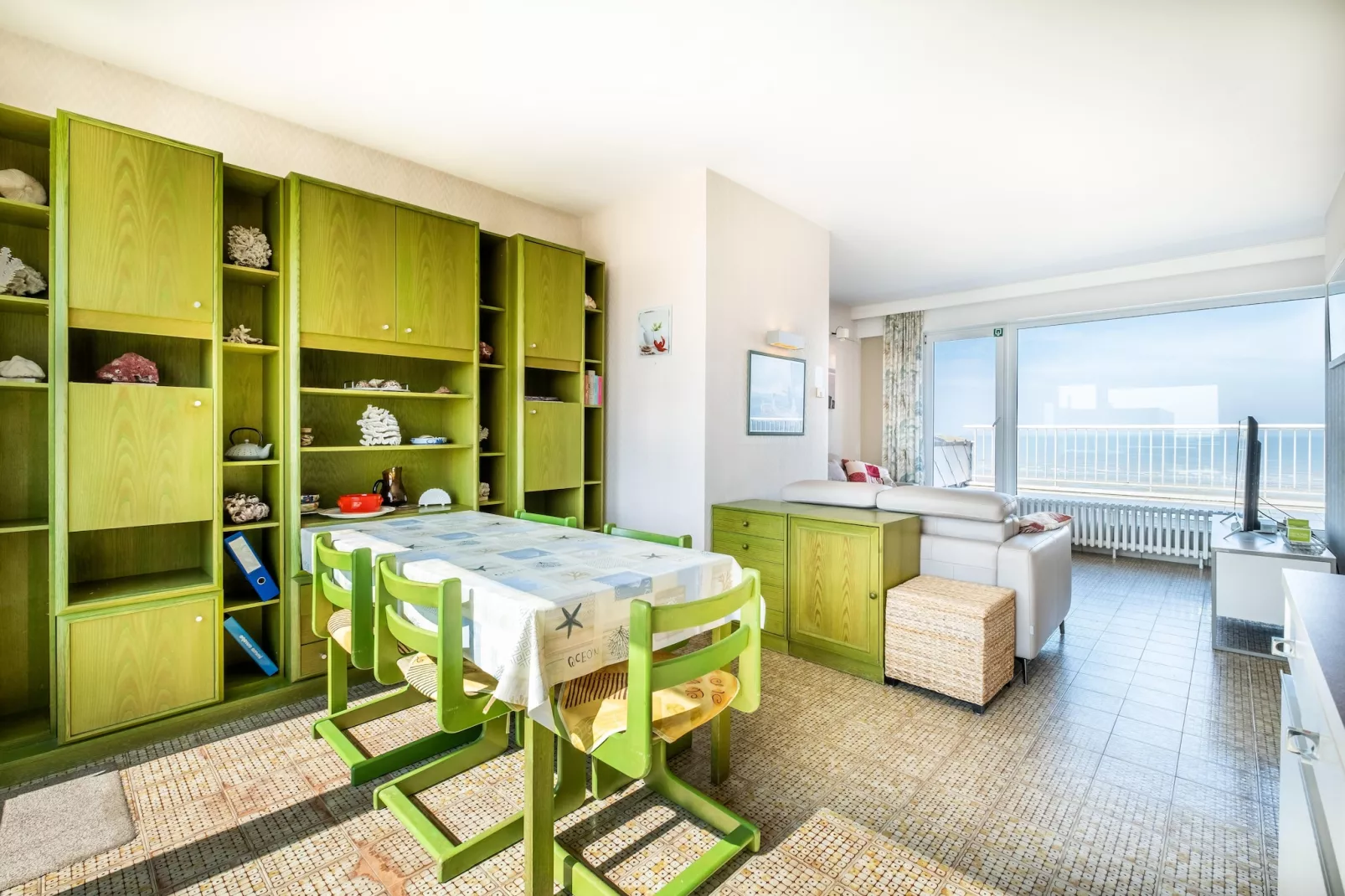 Magellan 701-Dining room