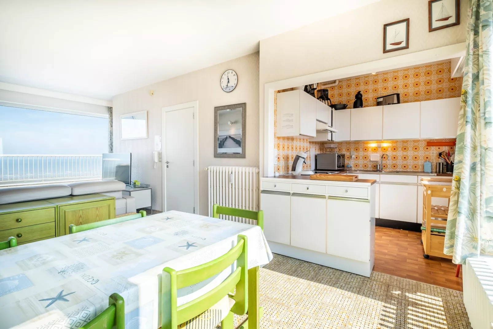 Magellan 701-Kitchen