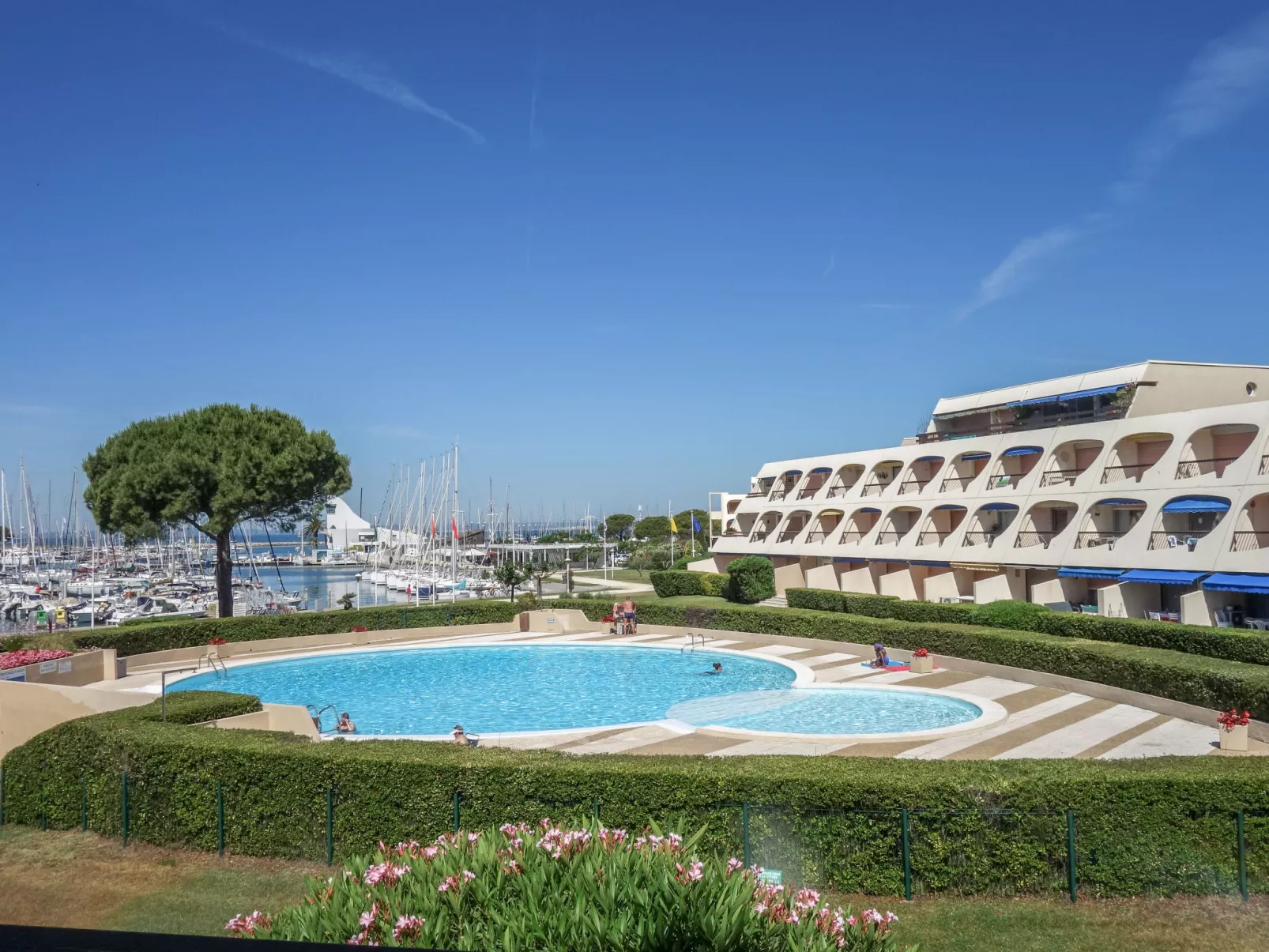 Escale Port-Outside