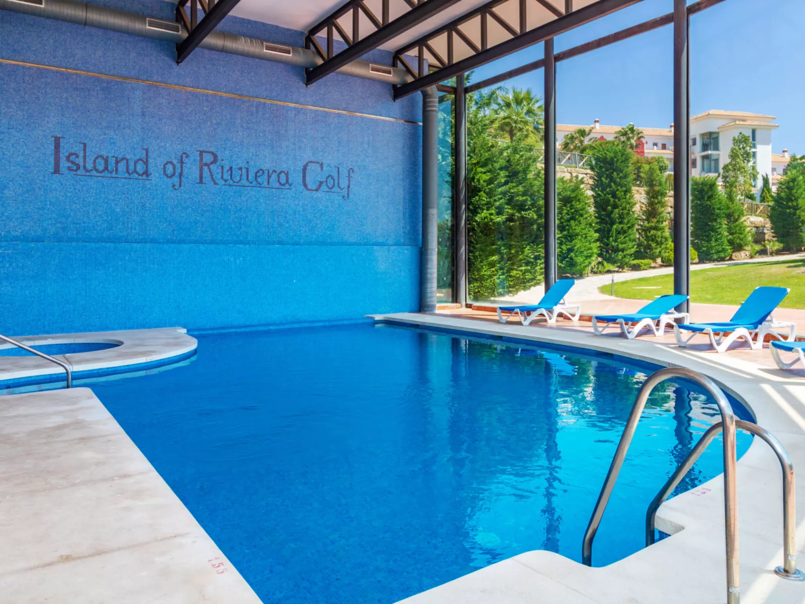 Island of Riviera Golf-Inside