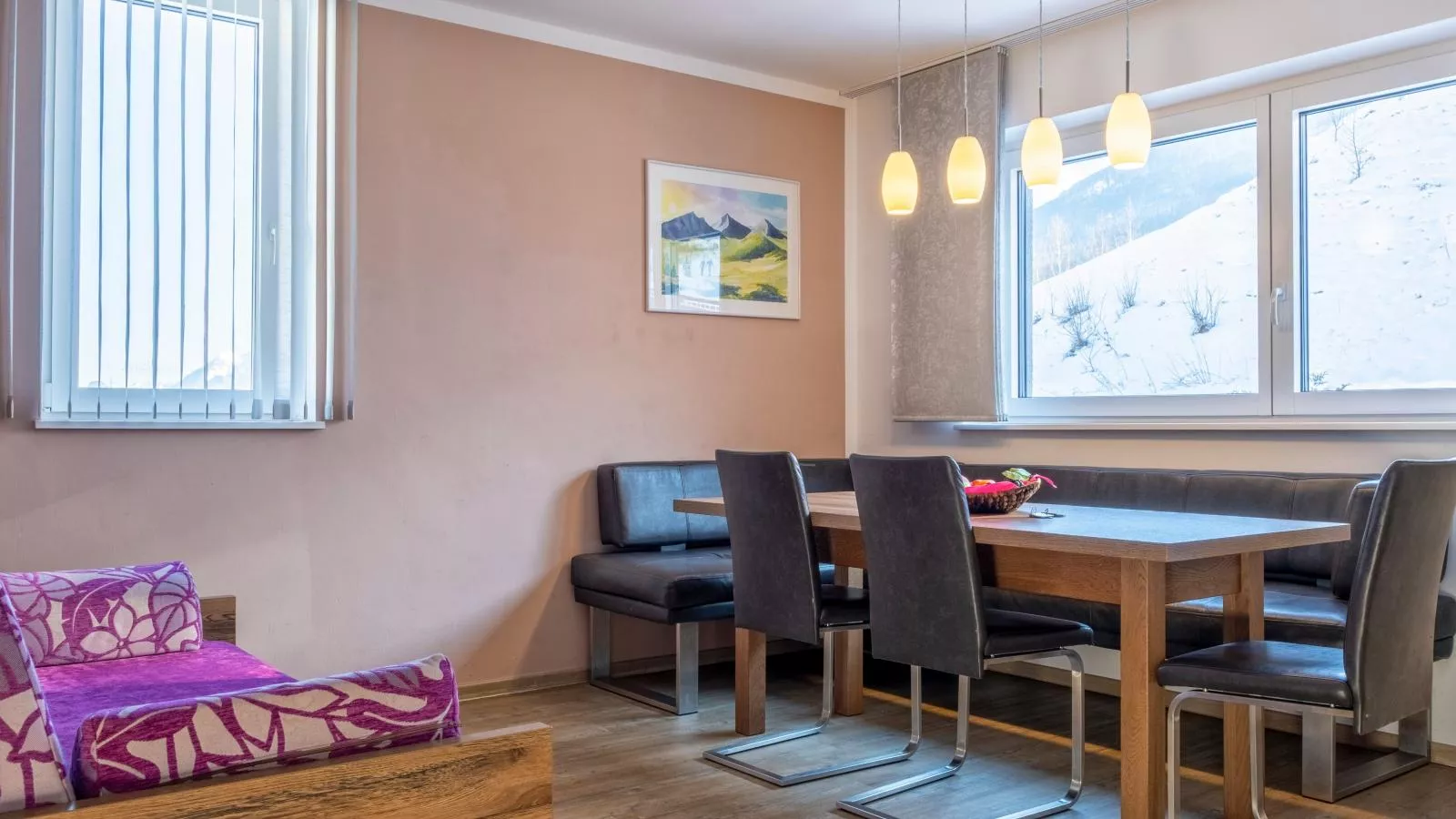Sonne-Dining room