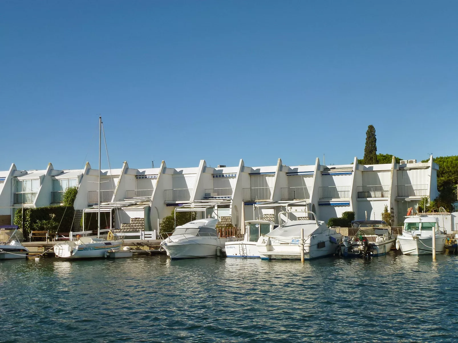 Port Nautile-Outside