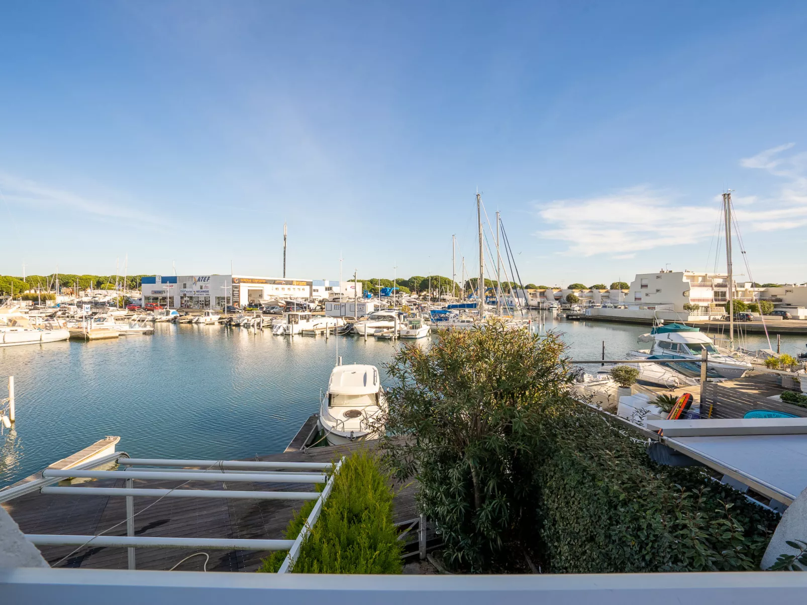 Port Nautile-Outside