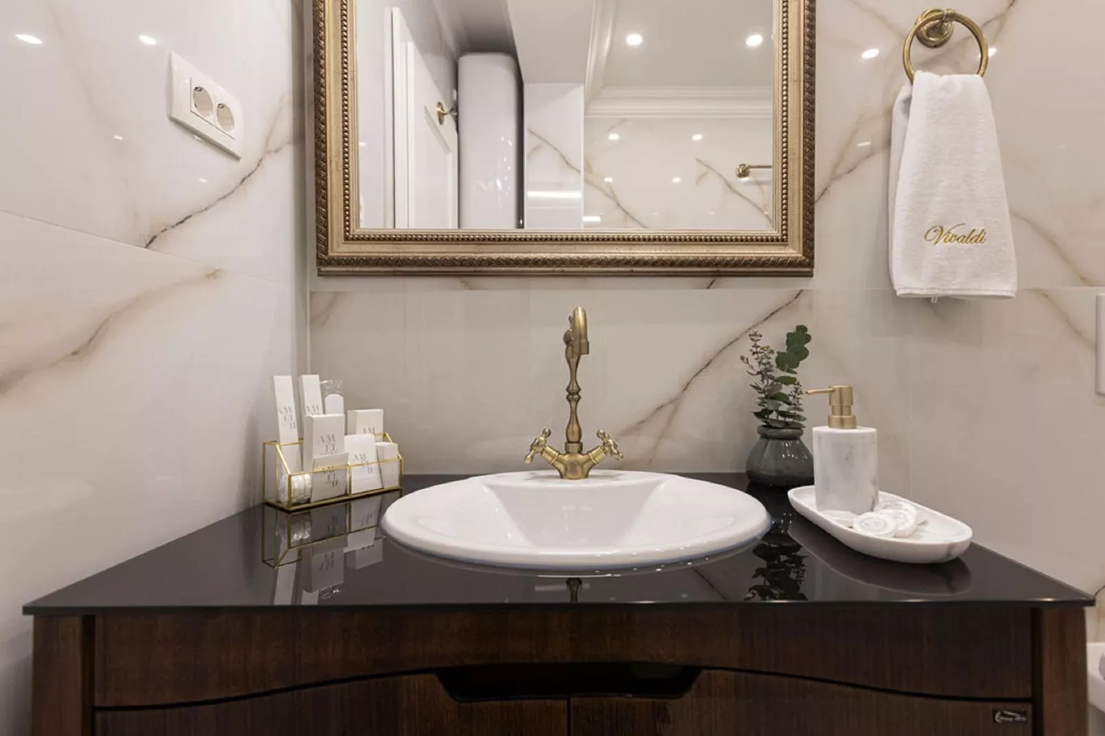 Vivaldi - Superior Double Room (S1)-Bathroom