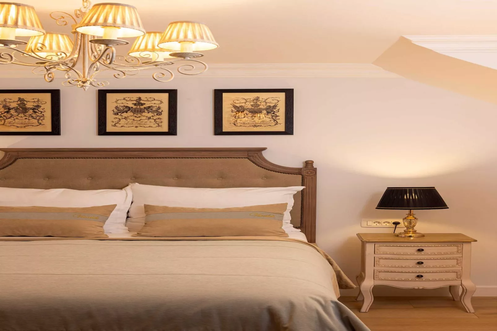 Vivaldi - Superior Double Room (S1)-Indoor