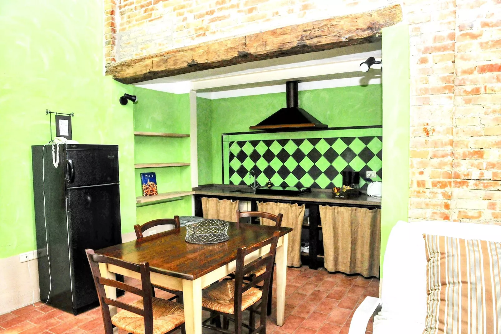 Iris-Dining room