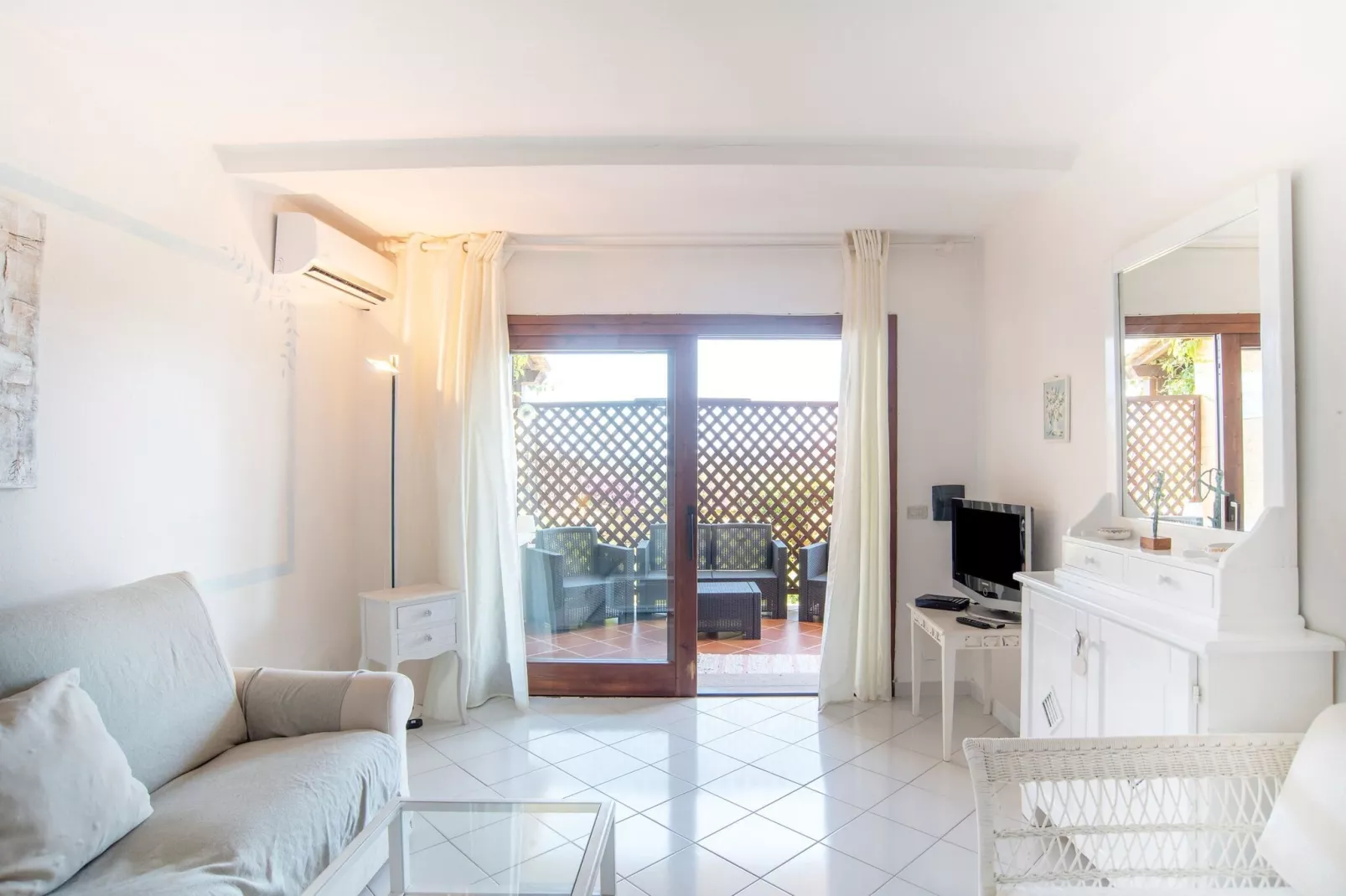 Mono 2 Pax-Living room