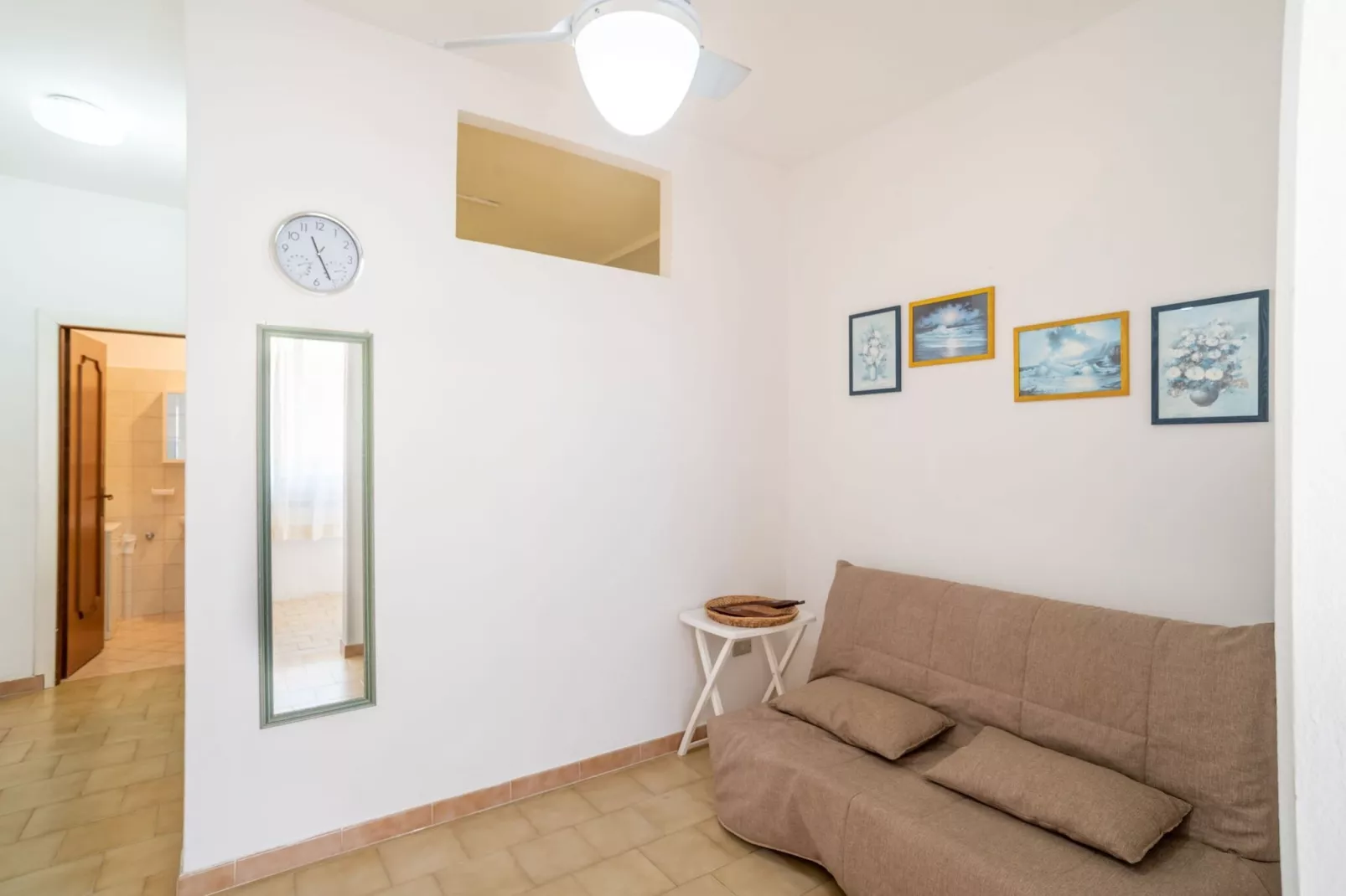 Mono 2 Pax-Living room