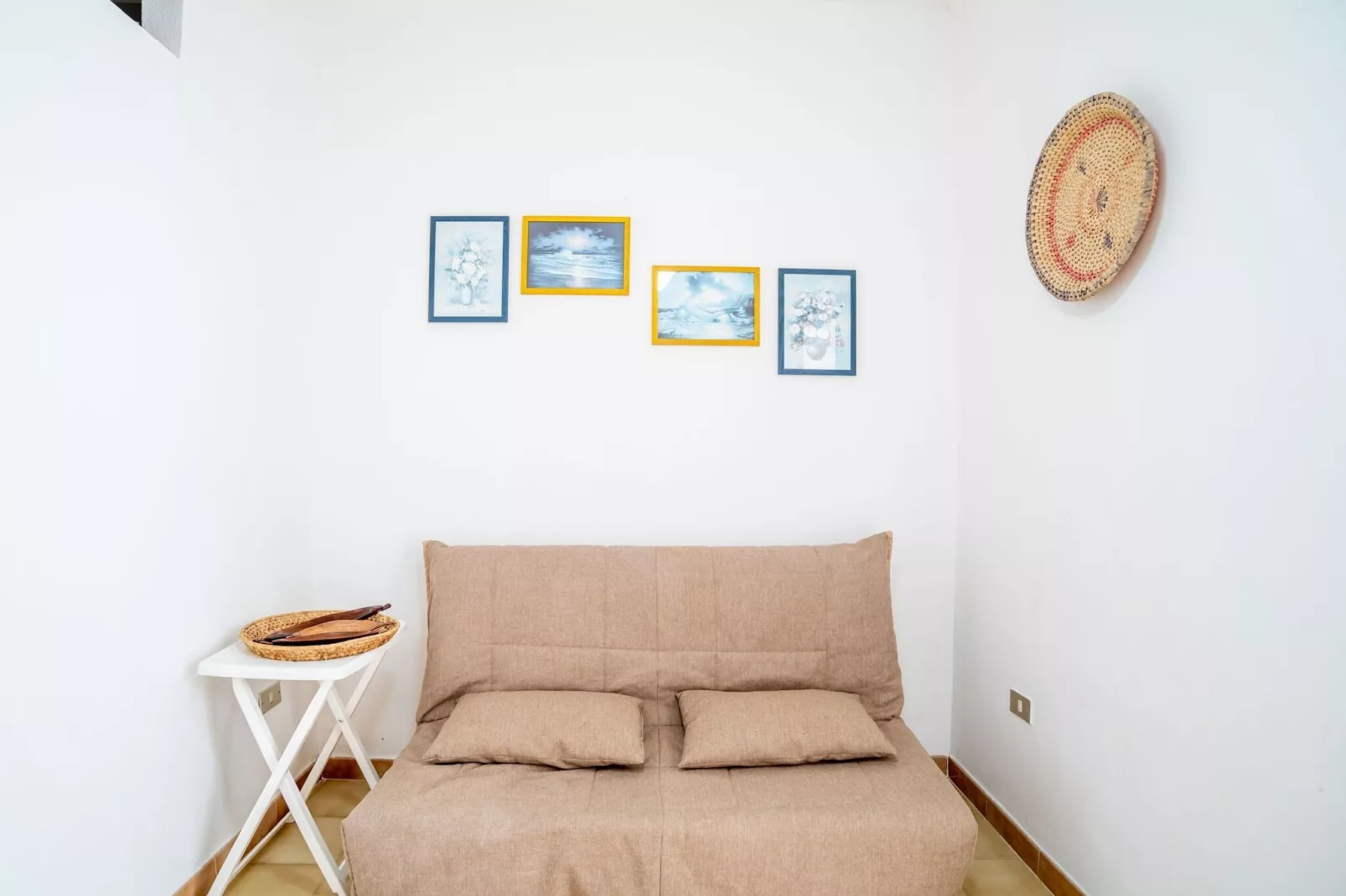 Mono 2 Pax-Living room