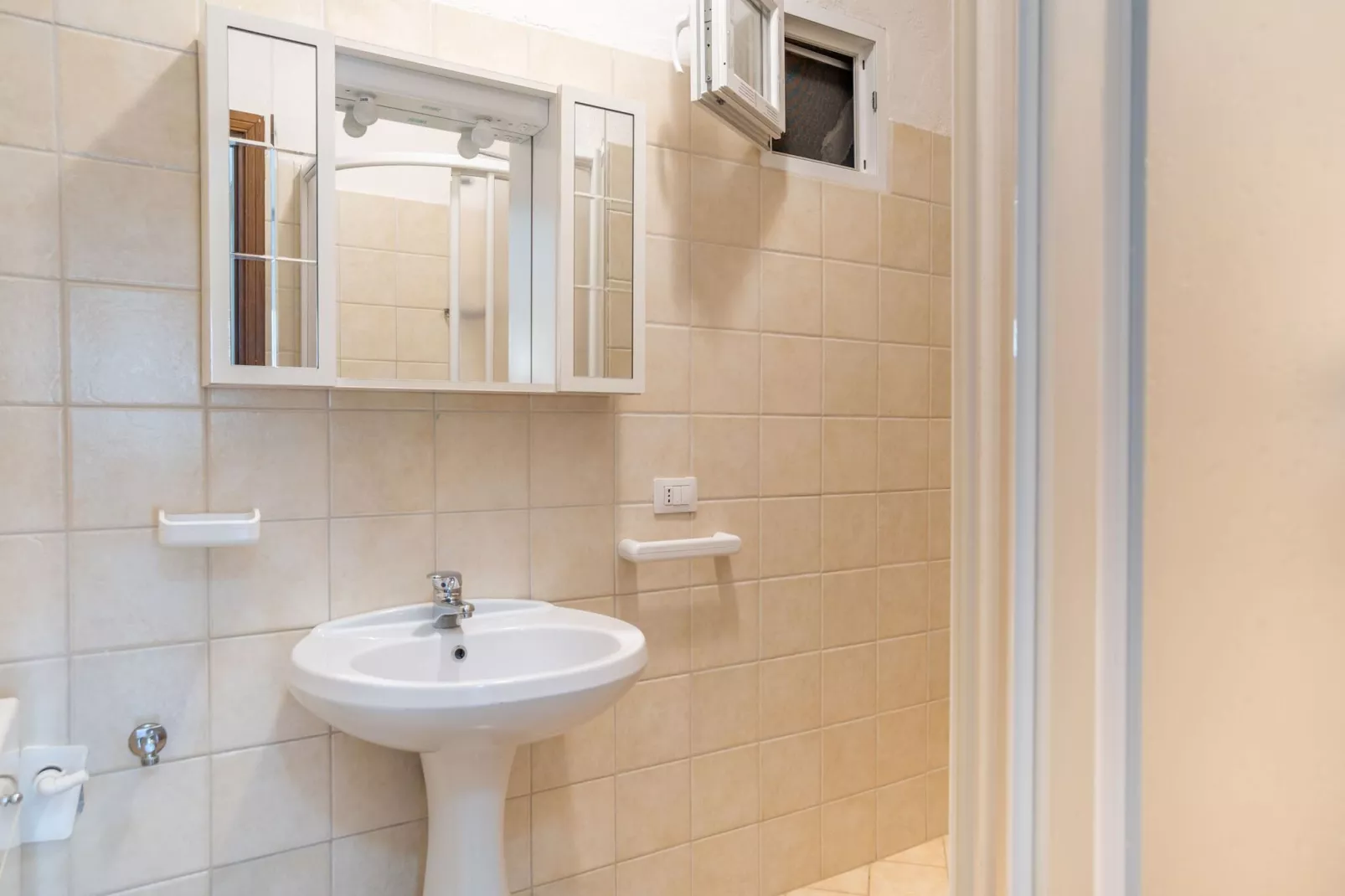 Mono 2 Pax-Bathroom