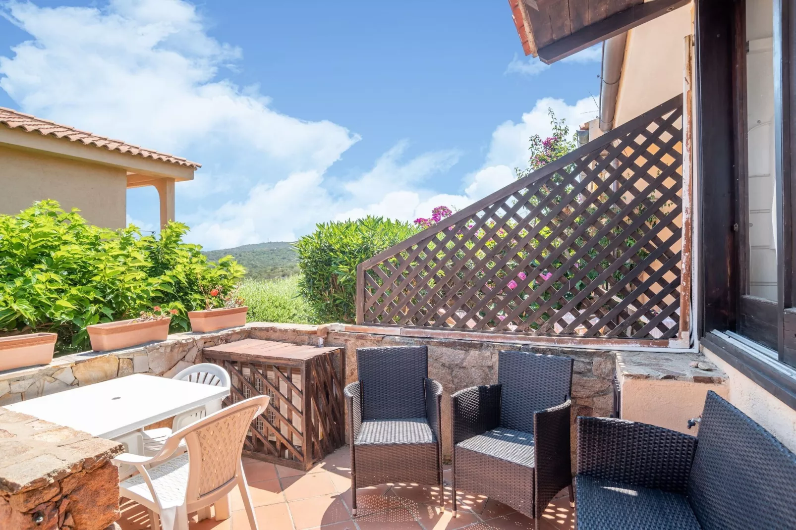 Mono 2 Pax-Terrace balcony