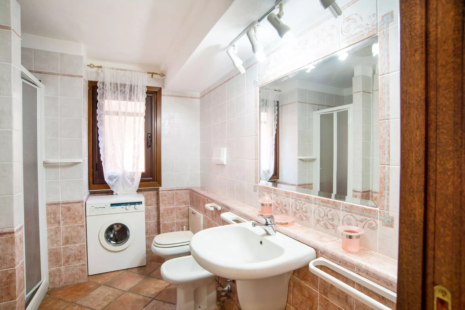 Bilo 3/4 Pax-Bathroom