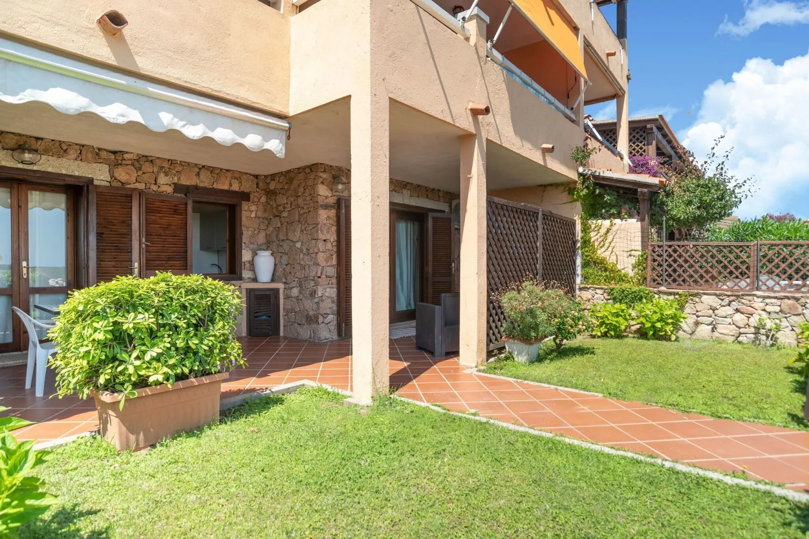 Trilo 5/6 Pax-Exterior summer