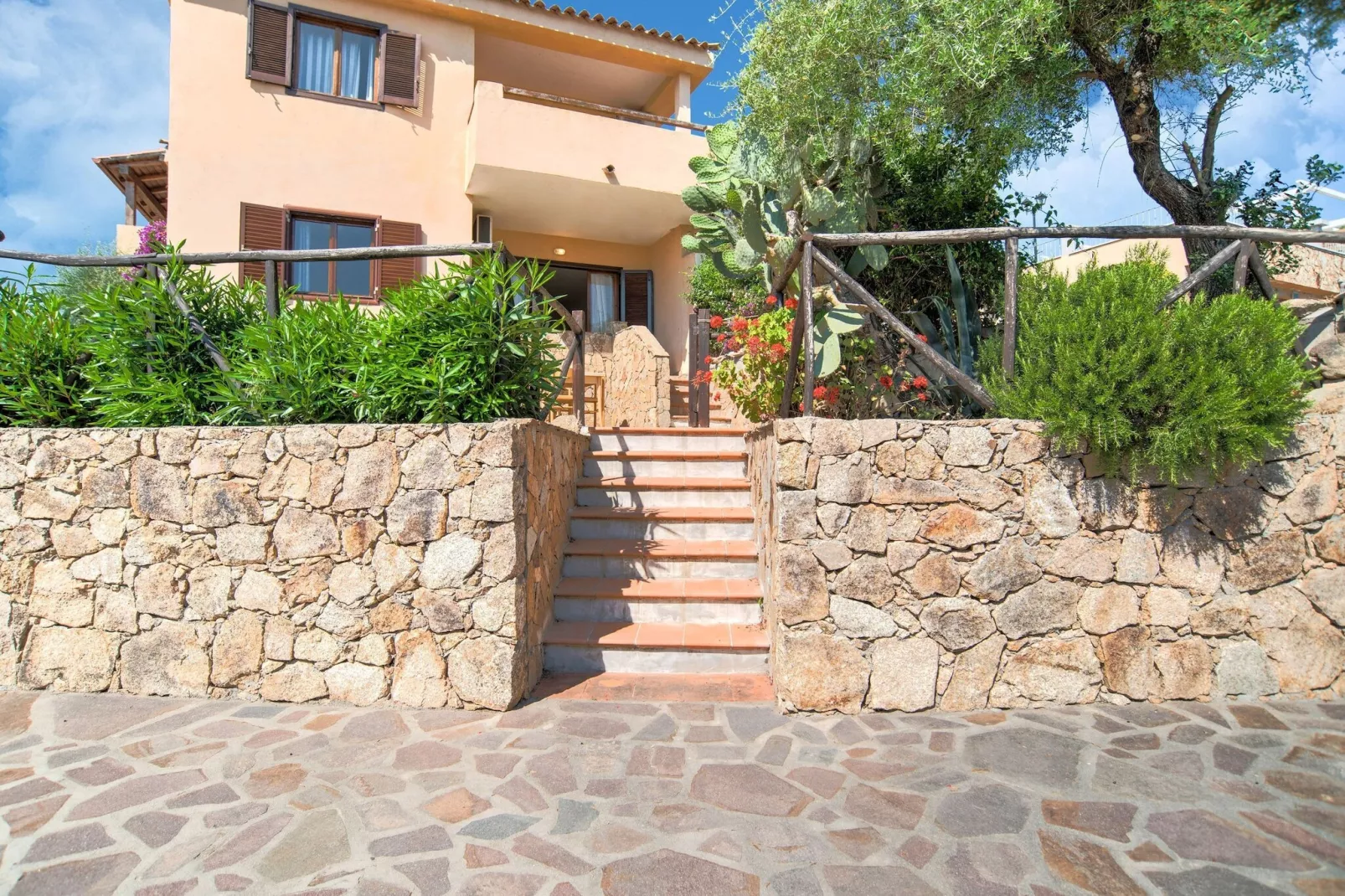 Trilo 5/6 Pax-Exterior summer