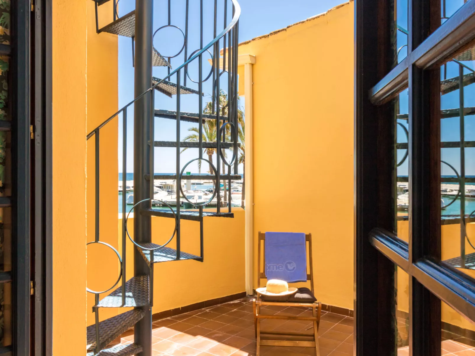 Cabopino-Inside