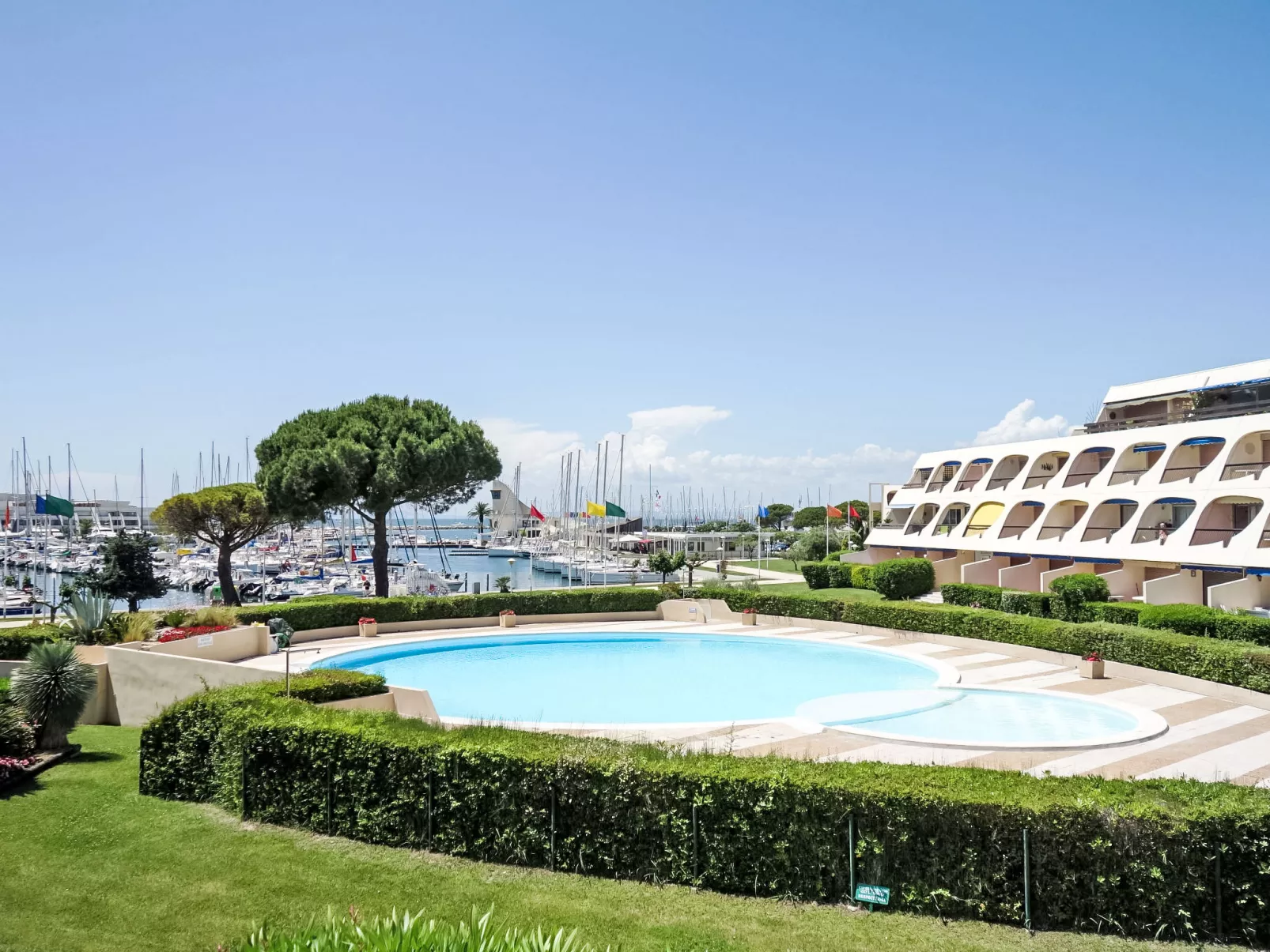 Escale Port-Outside