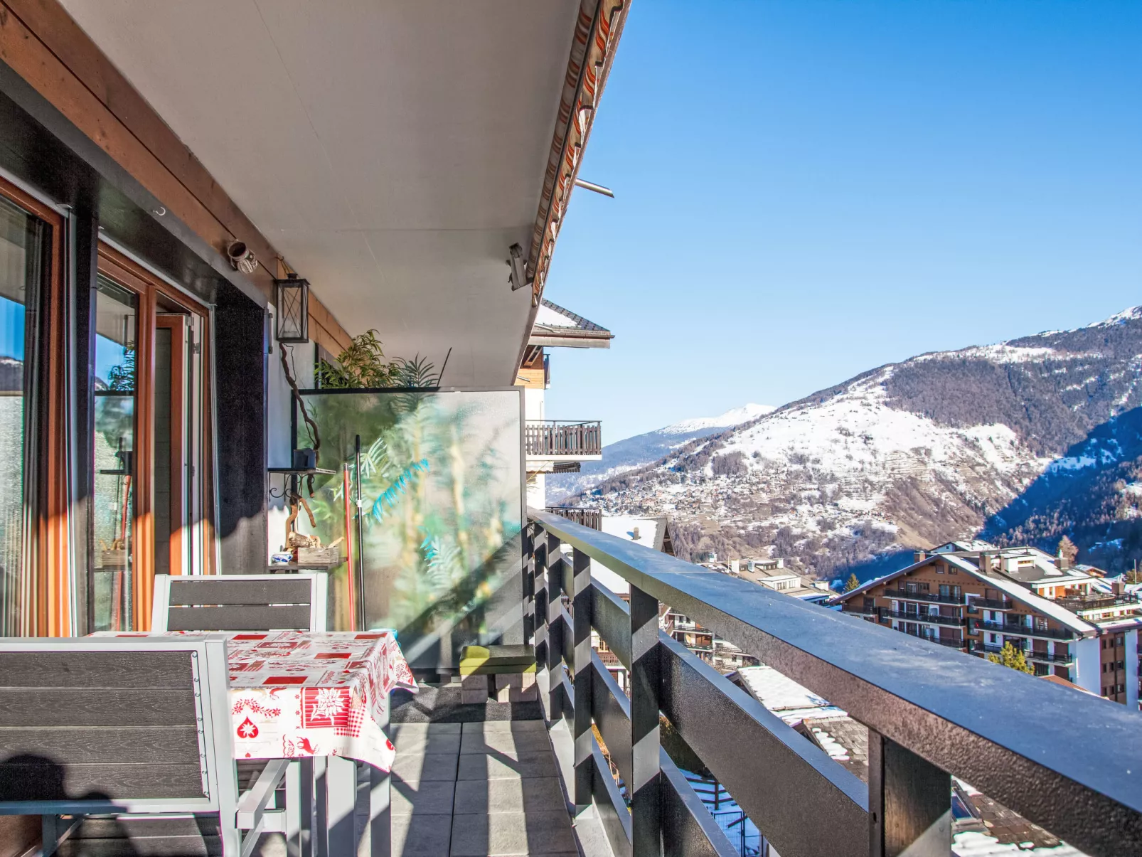 Aiglon E2-Outside