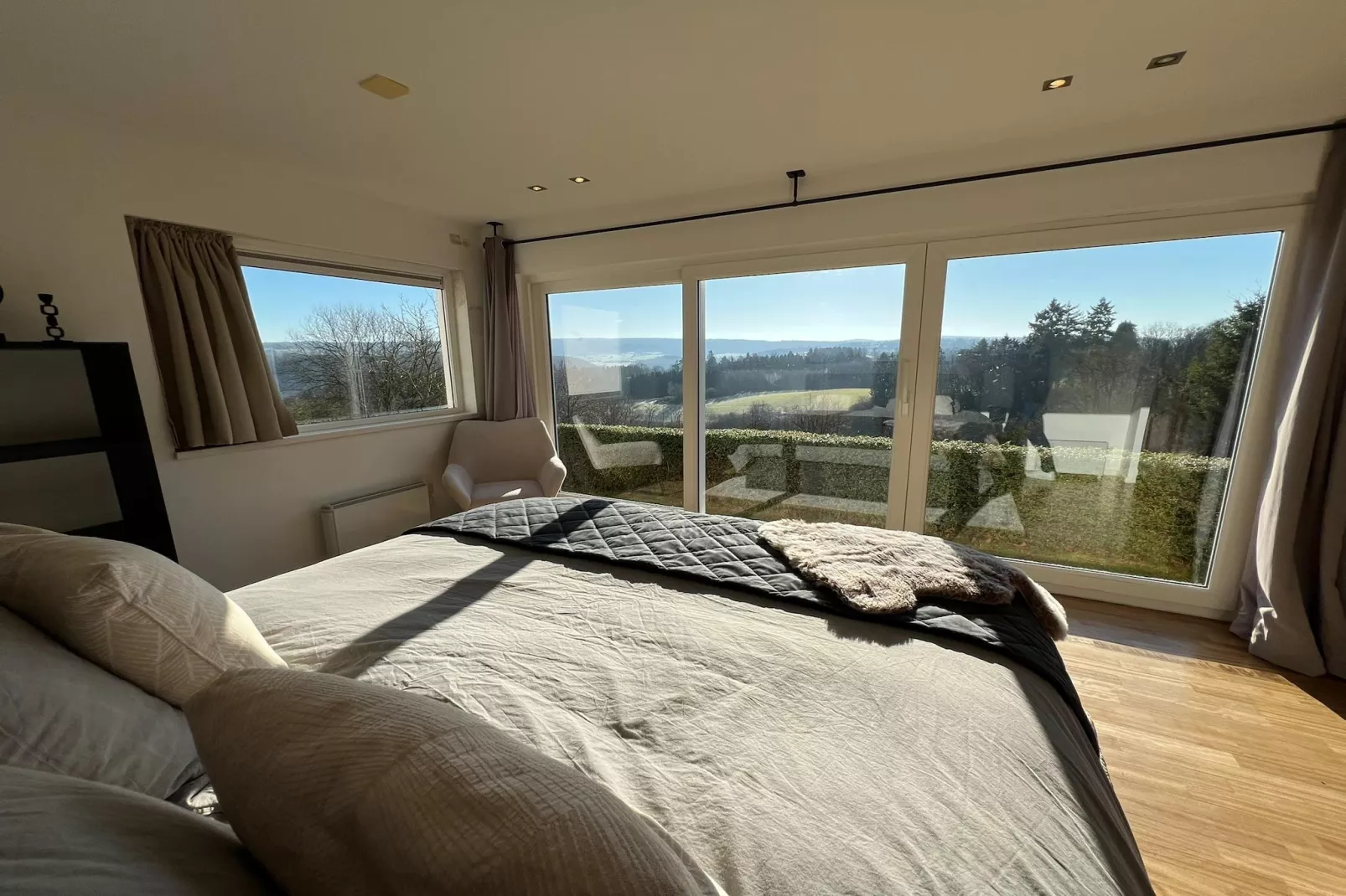 Belle villa individuelle avec sauna à Érezée-Chambre