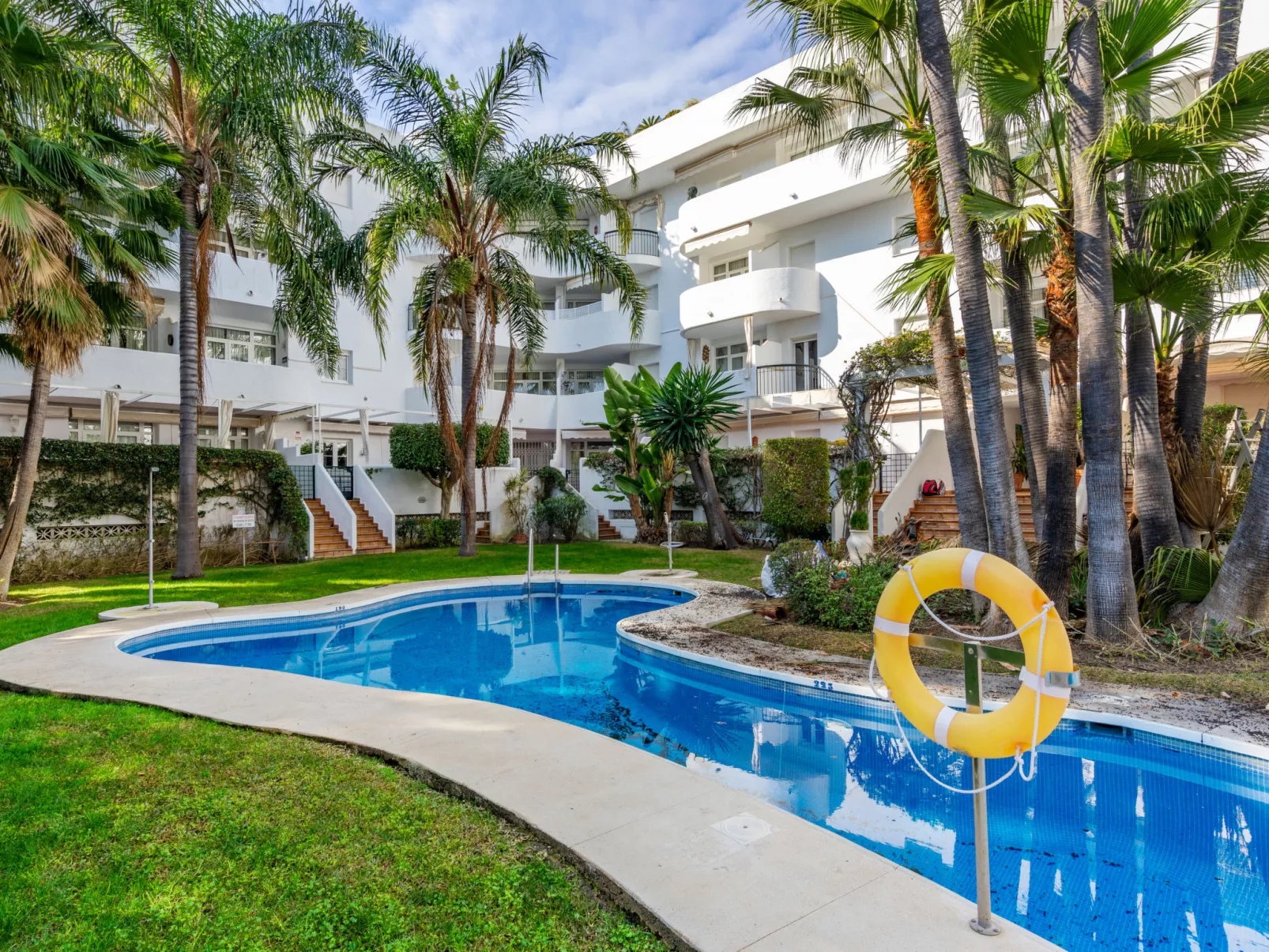 Marbella Real-Outside