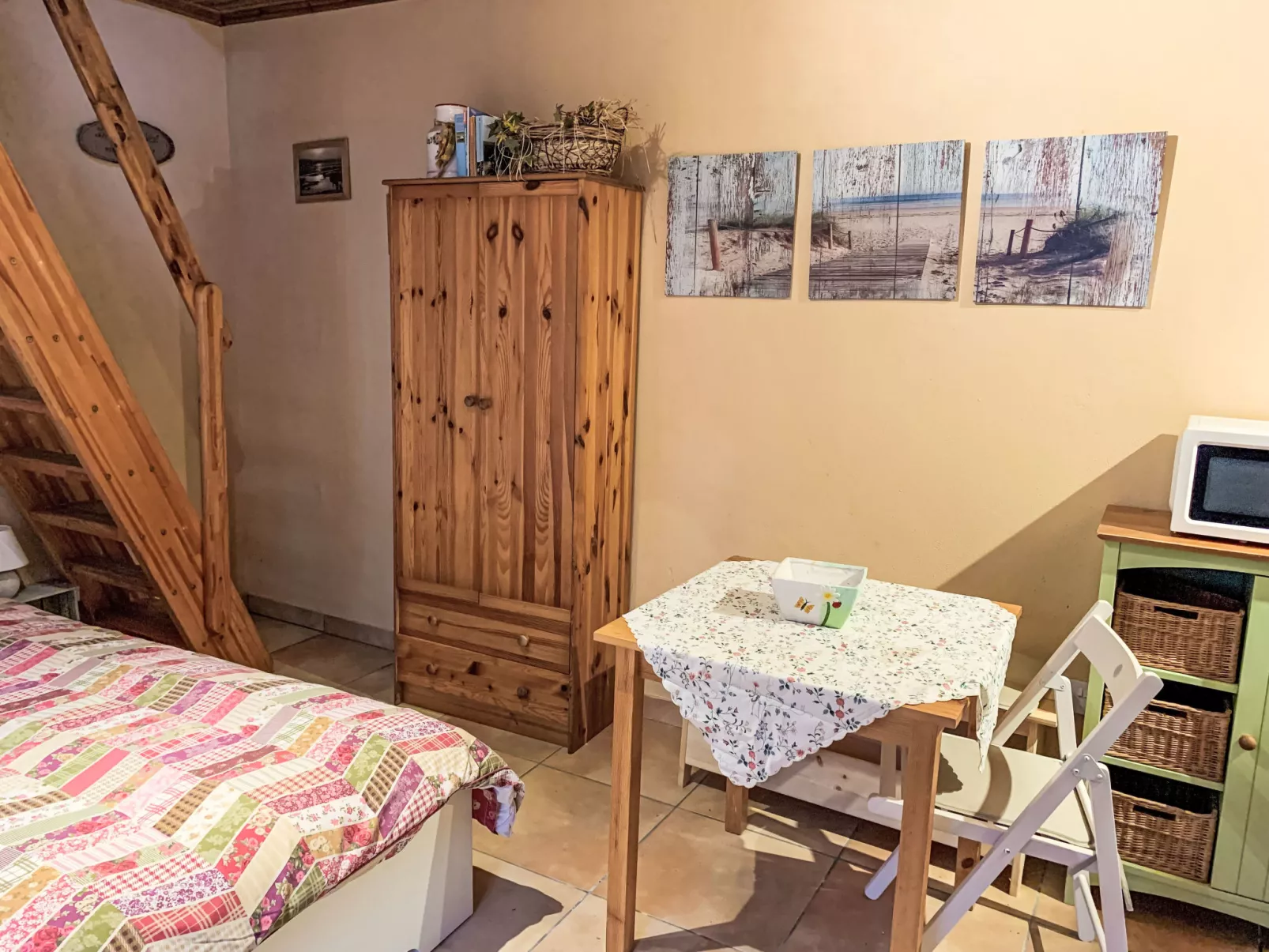 Eagle Nest-Inside