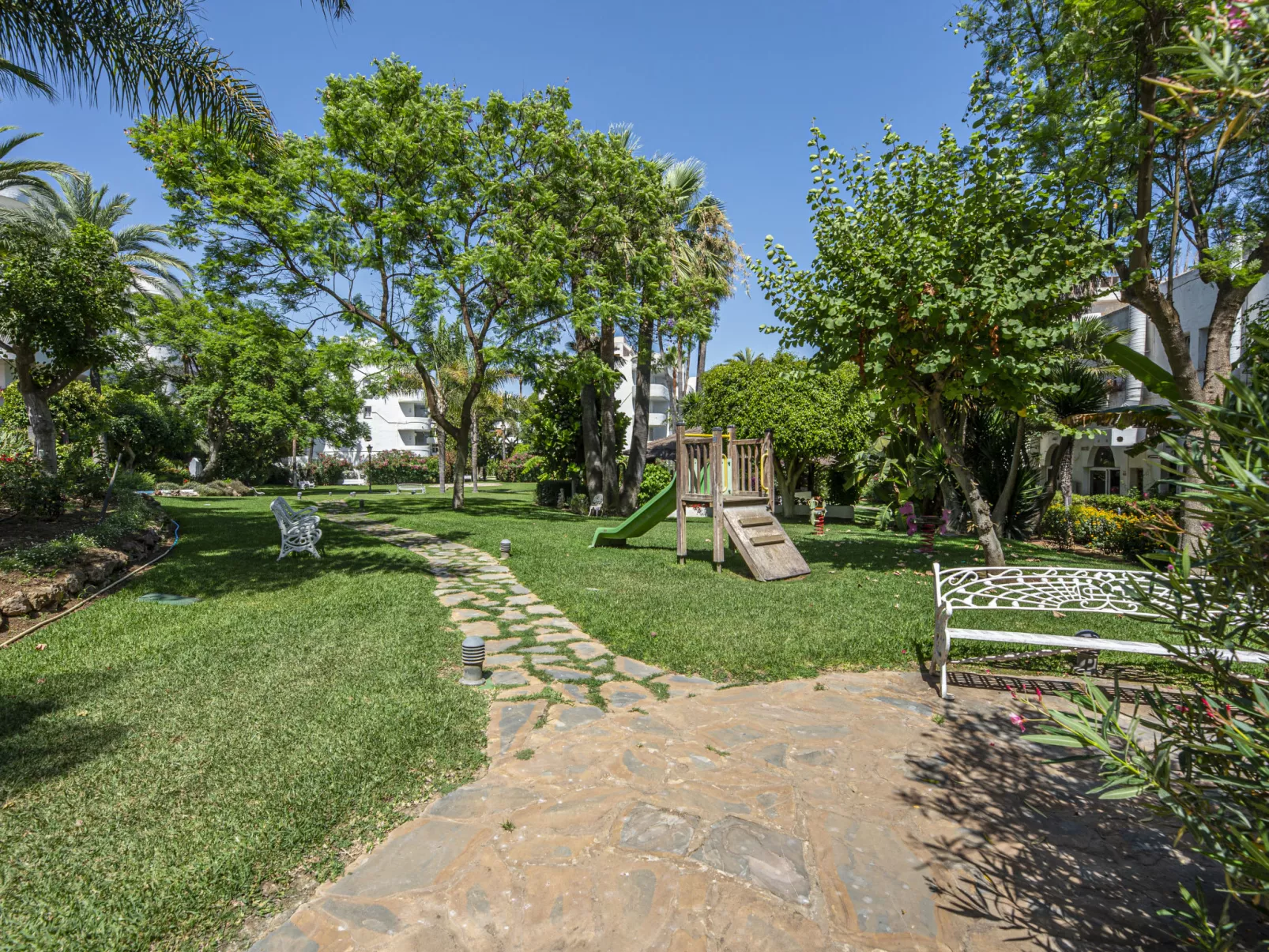 Marbella Real Gardens-Outside