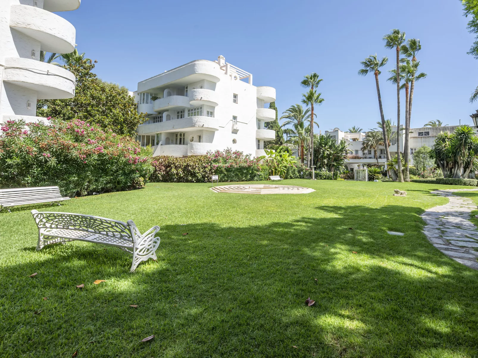 Marbella Real Gardens-Outside