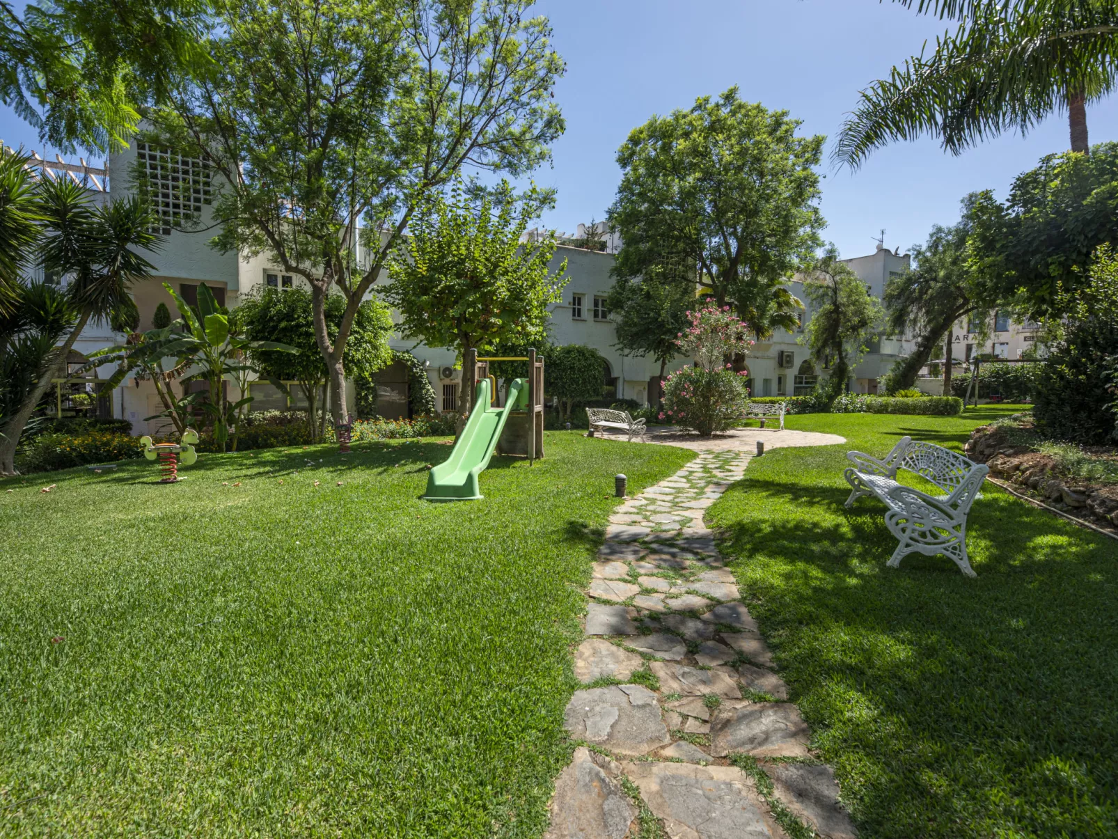 Marbella Real Gardens-Outside