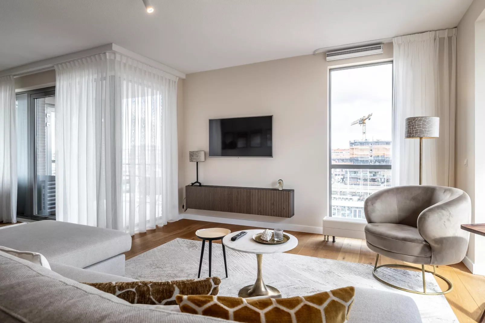 Scheveningen Harbour 38C-Living room