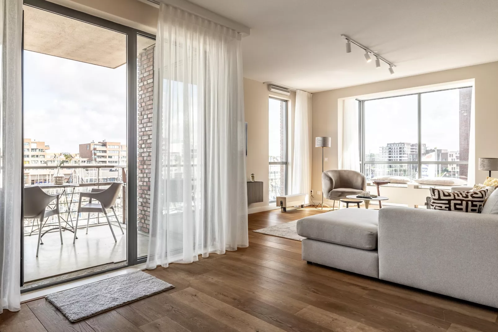 Scheveningen Harbour 38C-Living room