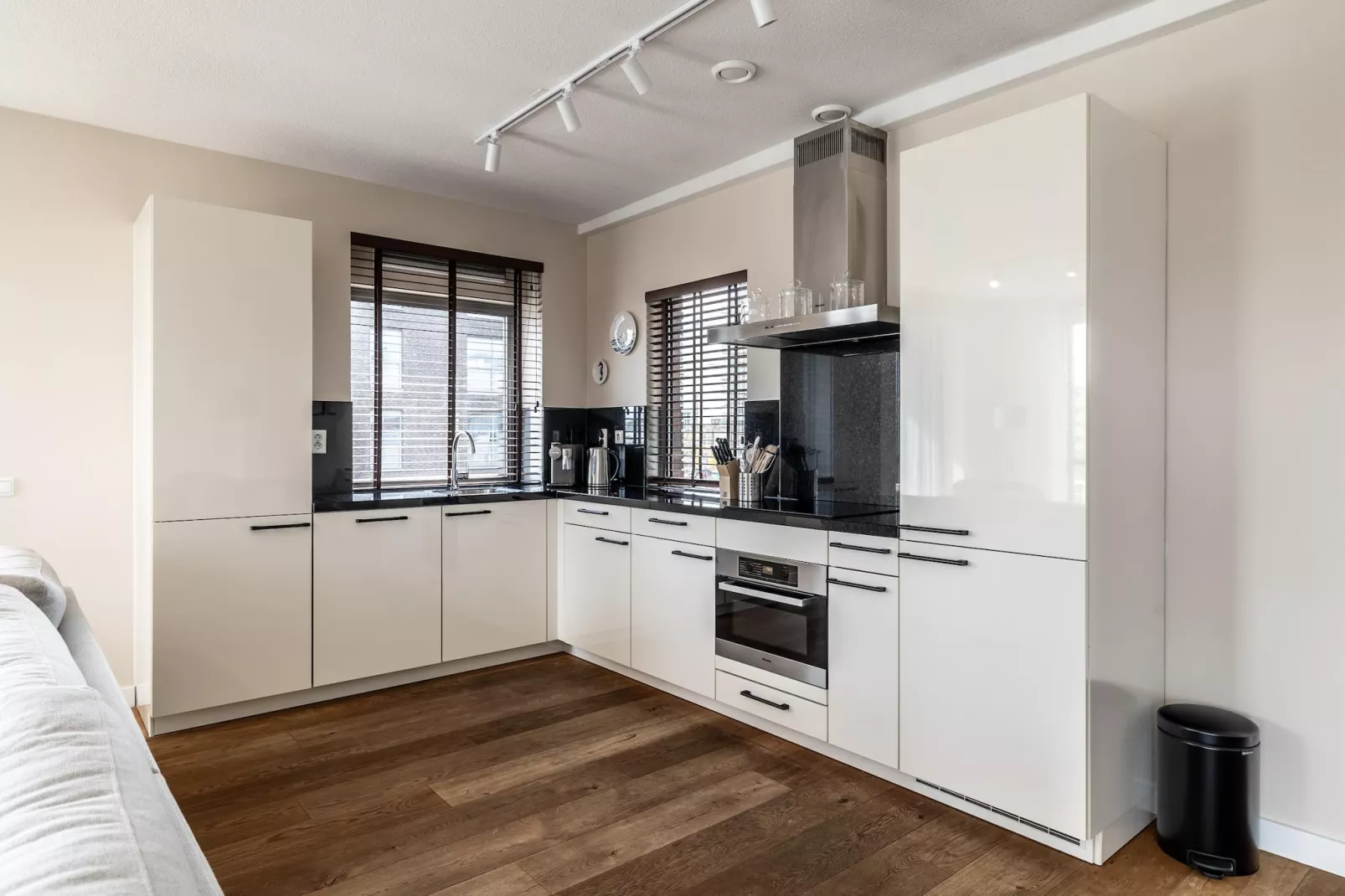 Scheveningen Harbour 38C-Kitchen