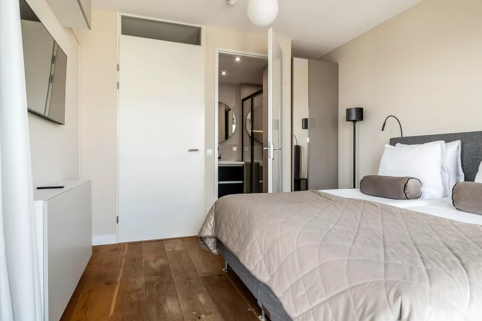 Scheveningen Harbour 38C-Bedroom