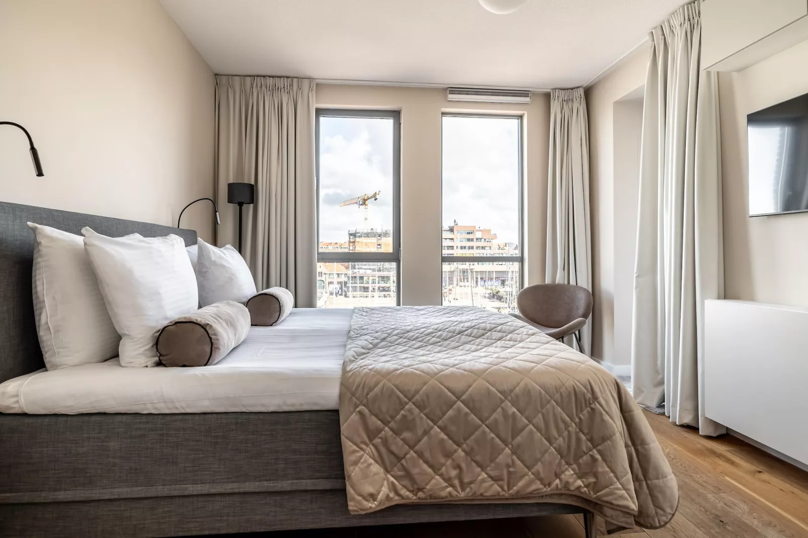 Scheveningen Harbour 38C-Bedroom
