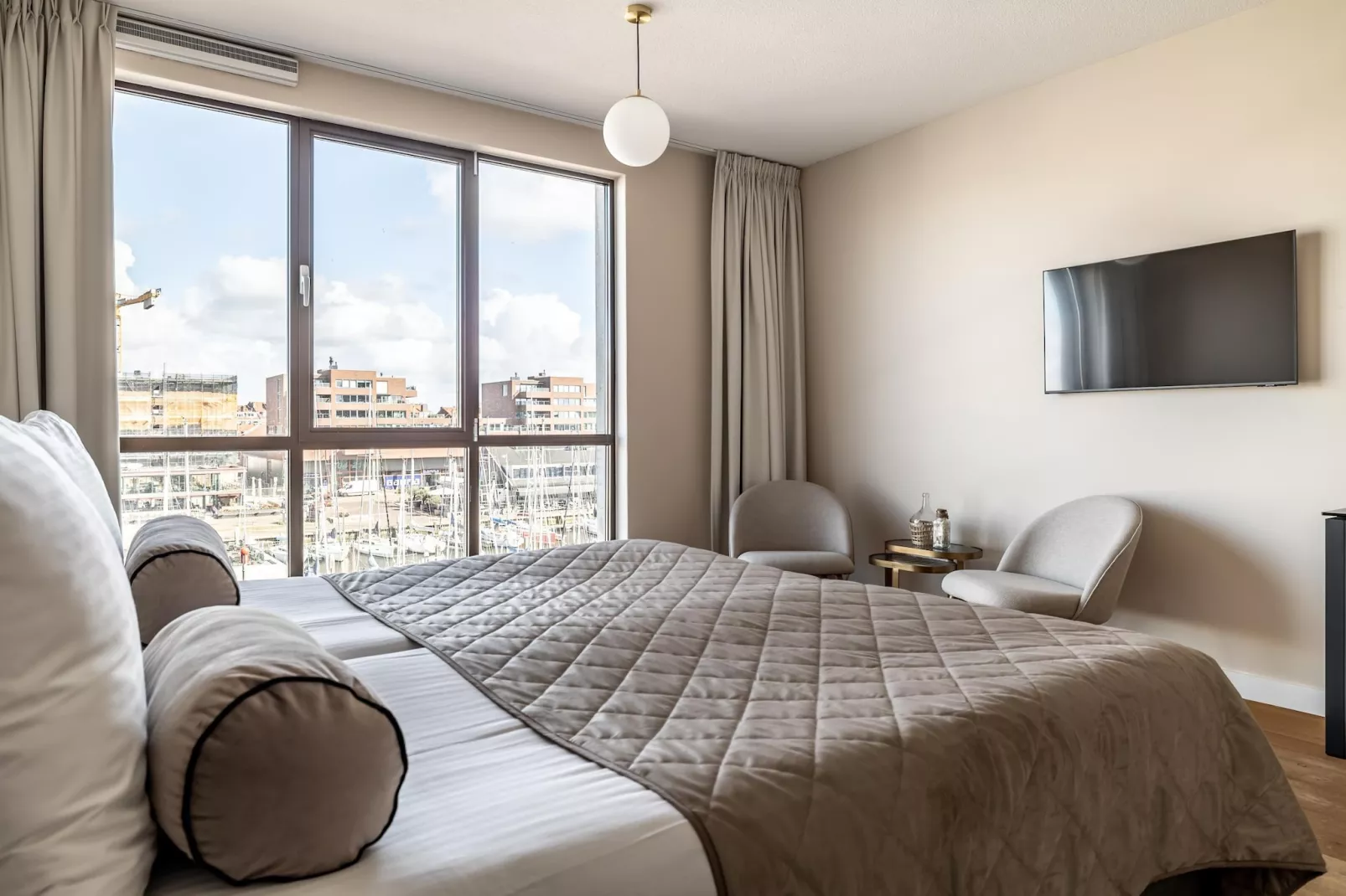 Scheveningen Harbour 38C-Bedroom