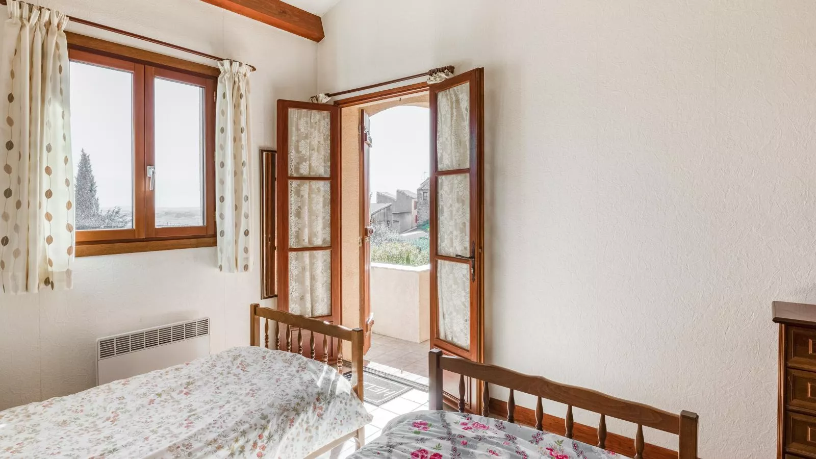 Sourire du Soleil-Bedroom