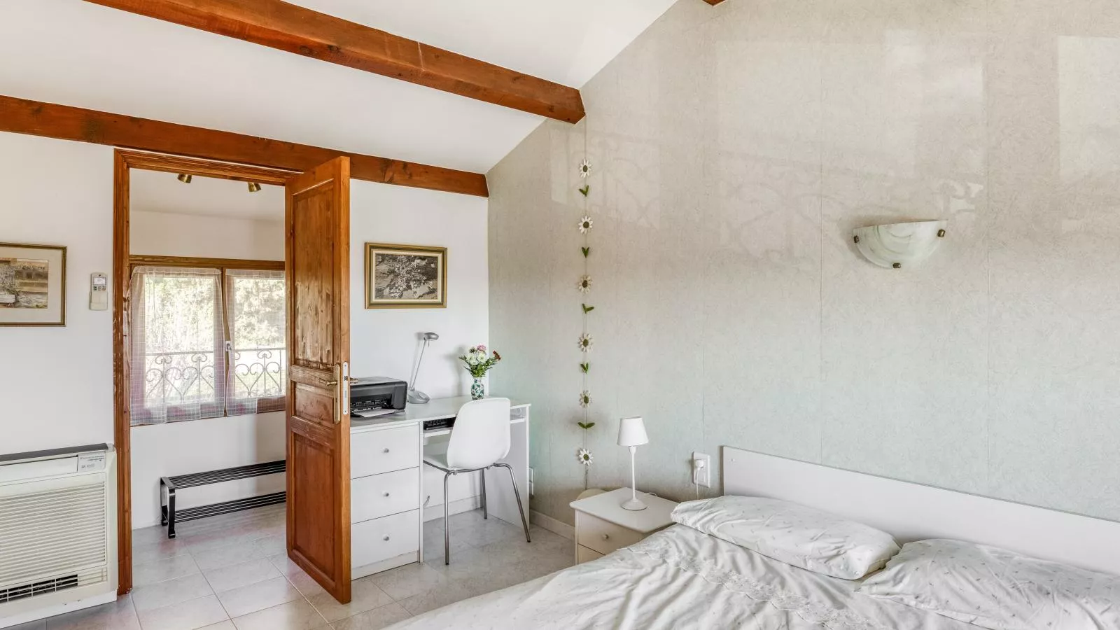 Sourire du Soleil-Bedroom