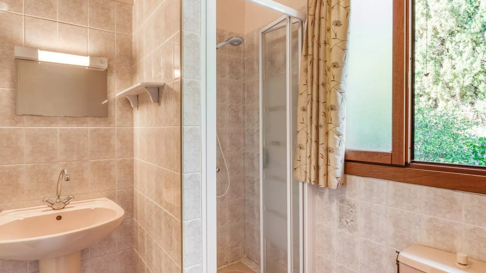 Sourire du Soleil-Bathroom