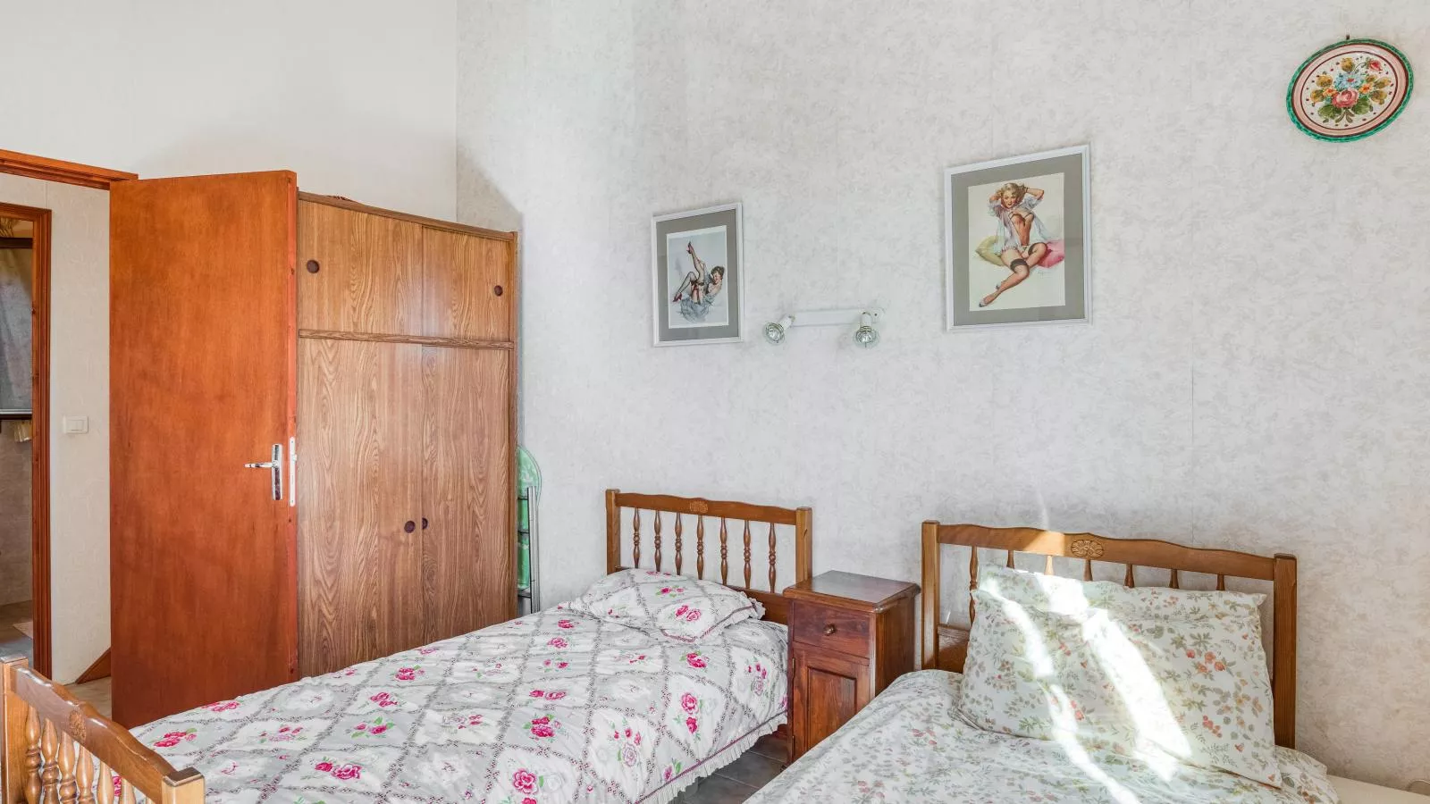 Sourire du Soleil-Bedroom