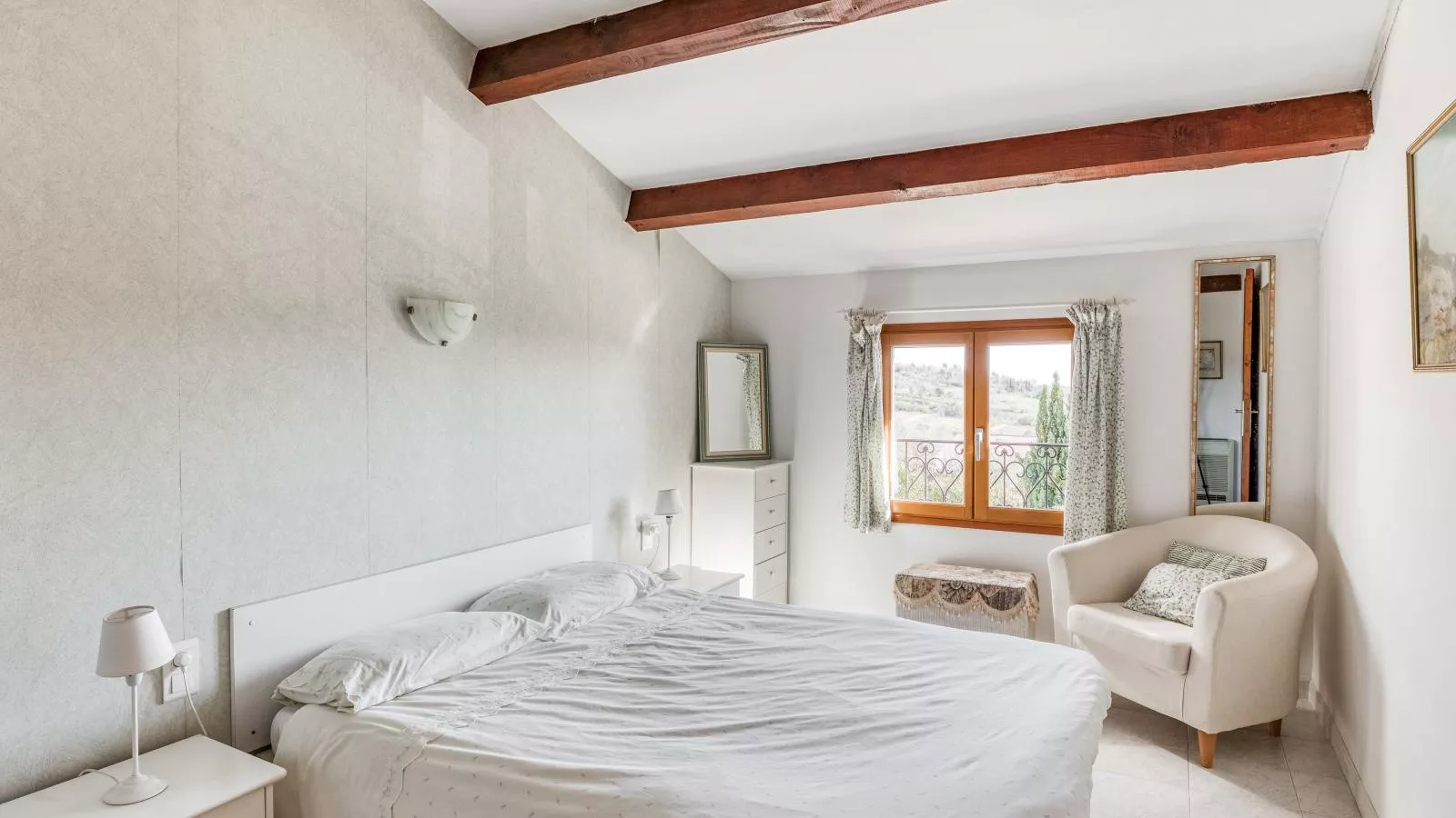 Sourire du Soleil-Bedroom
